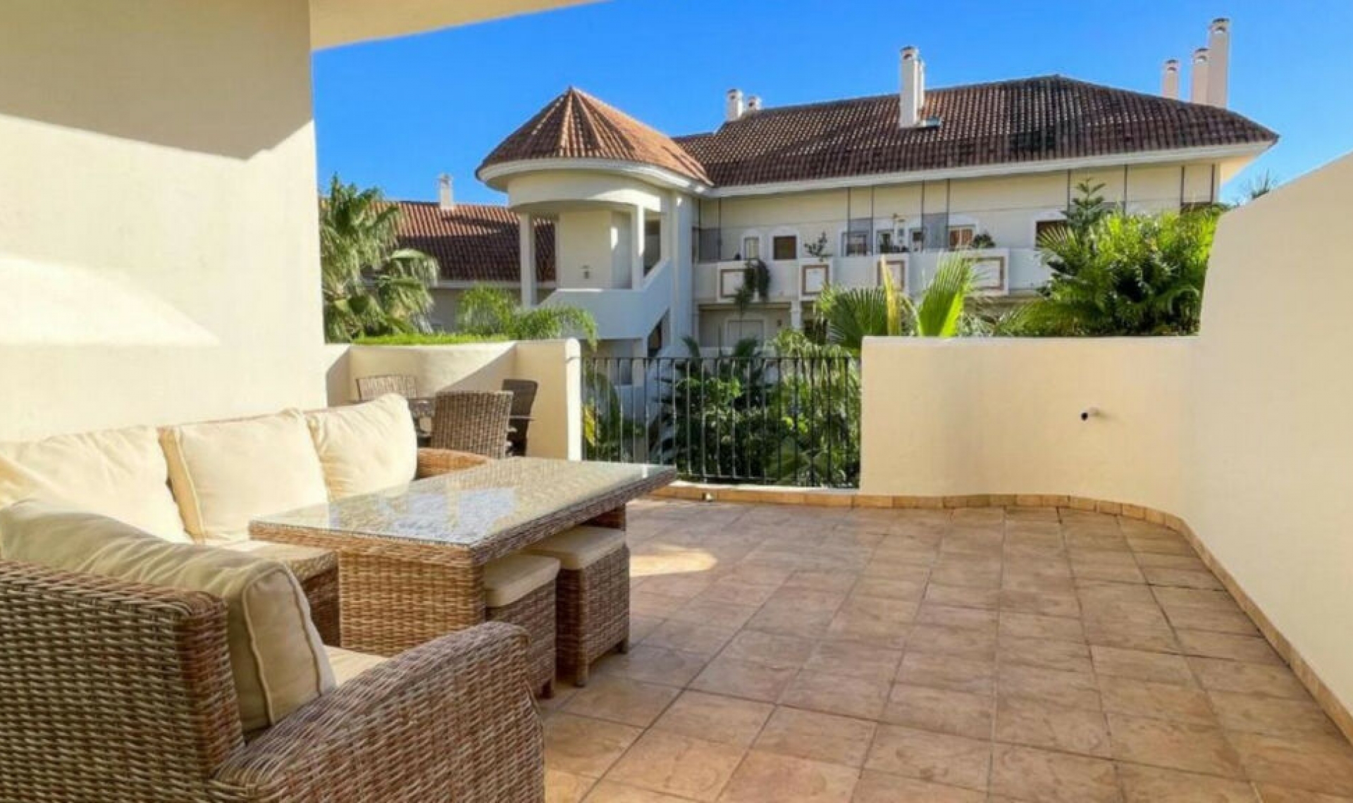 Resale - Apartment -
Aloha