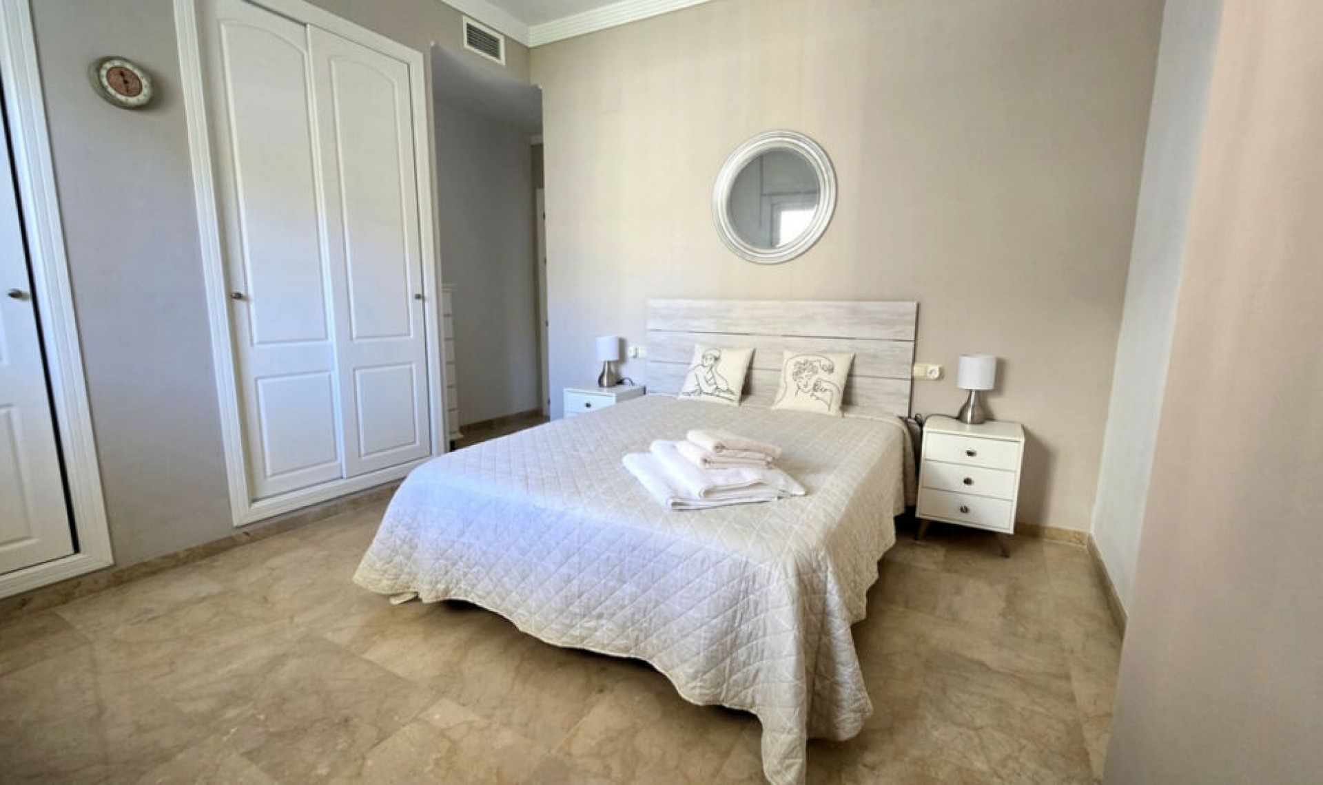 Resale - Apartment -
Aloha