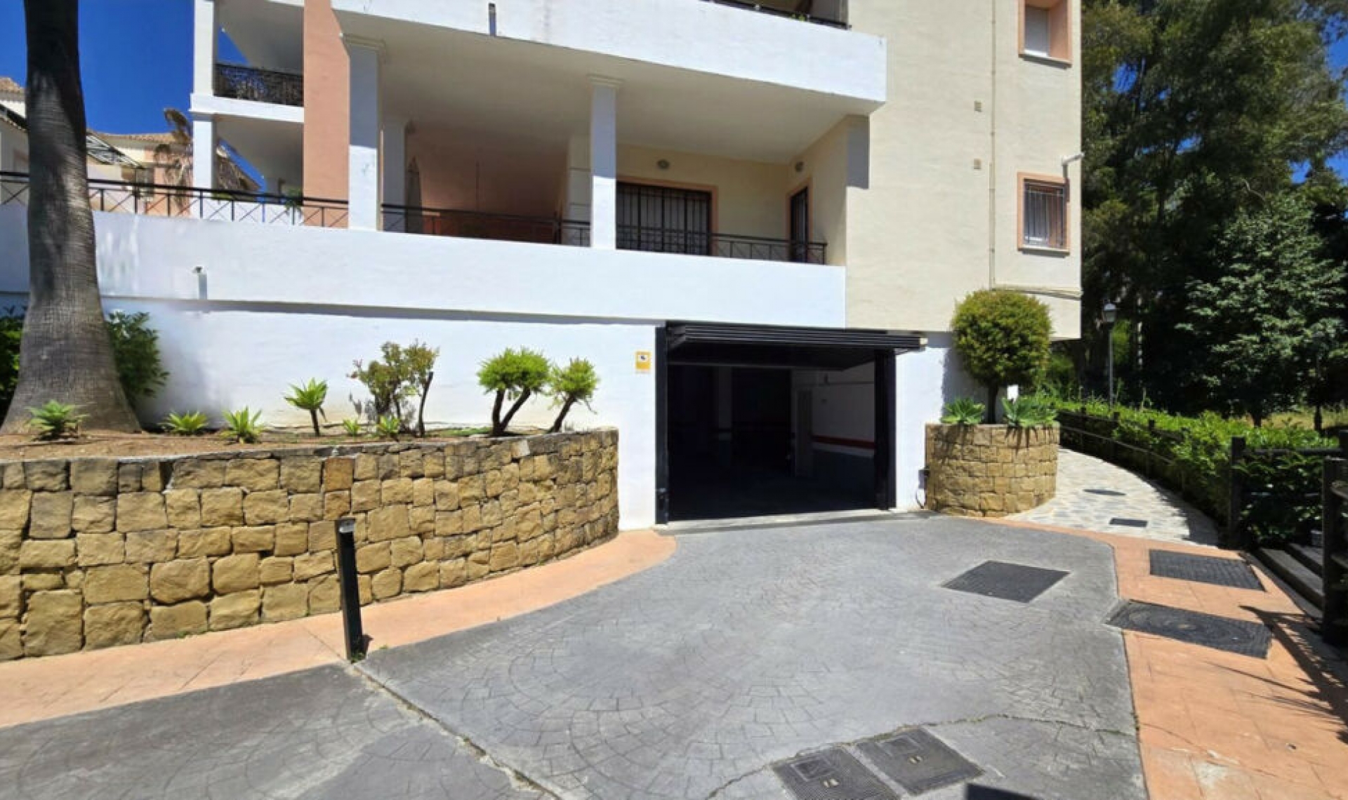 Resale - Apartment -
Aloha