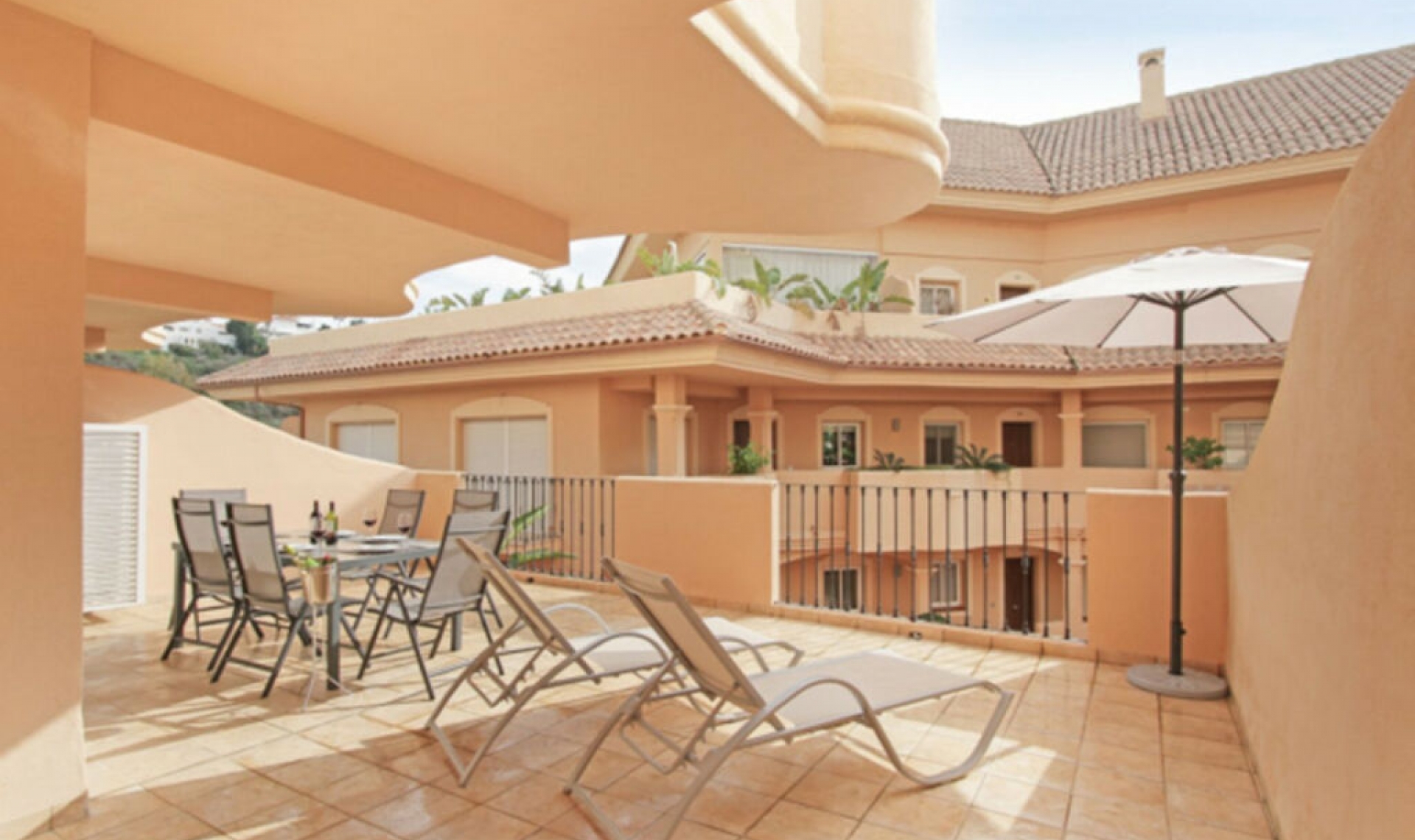 Resale - Apartment -
Aloha