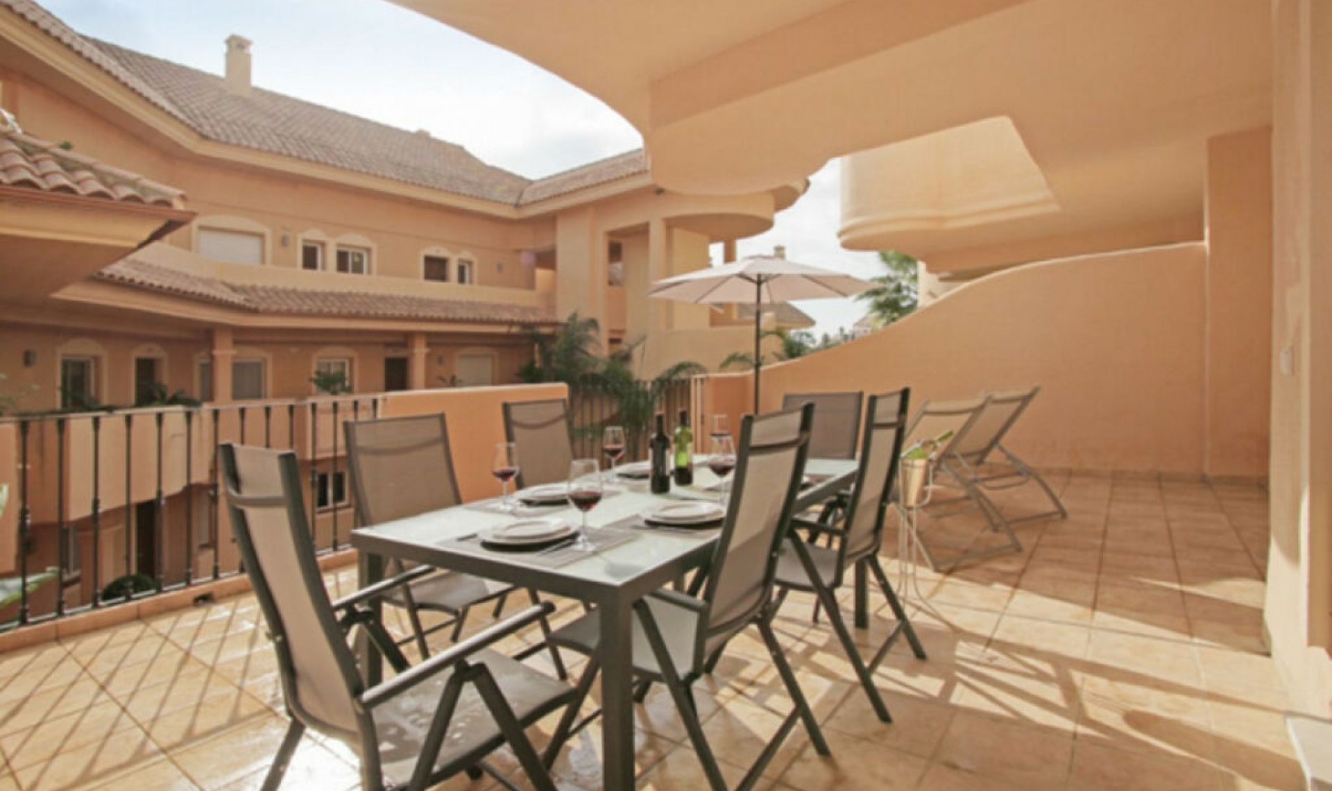 Resale - Apartment -
Aloha