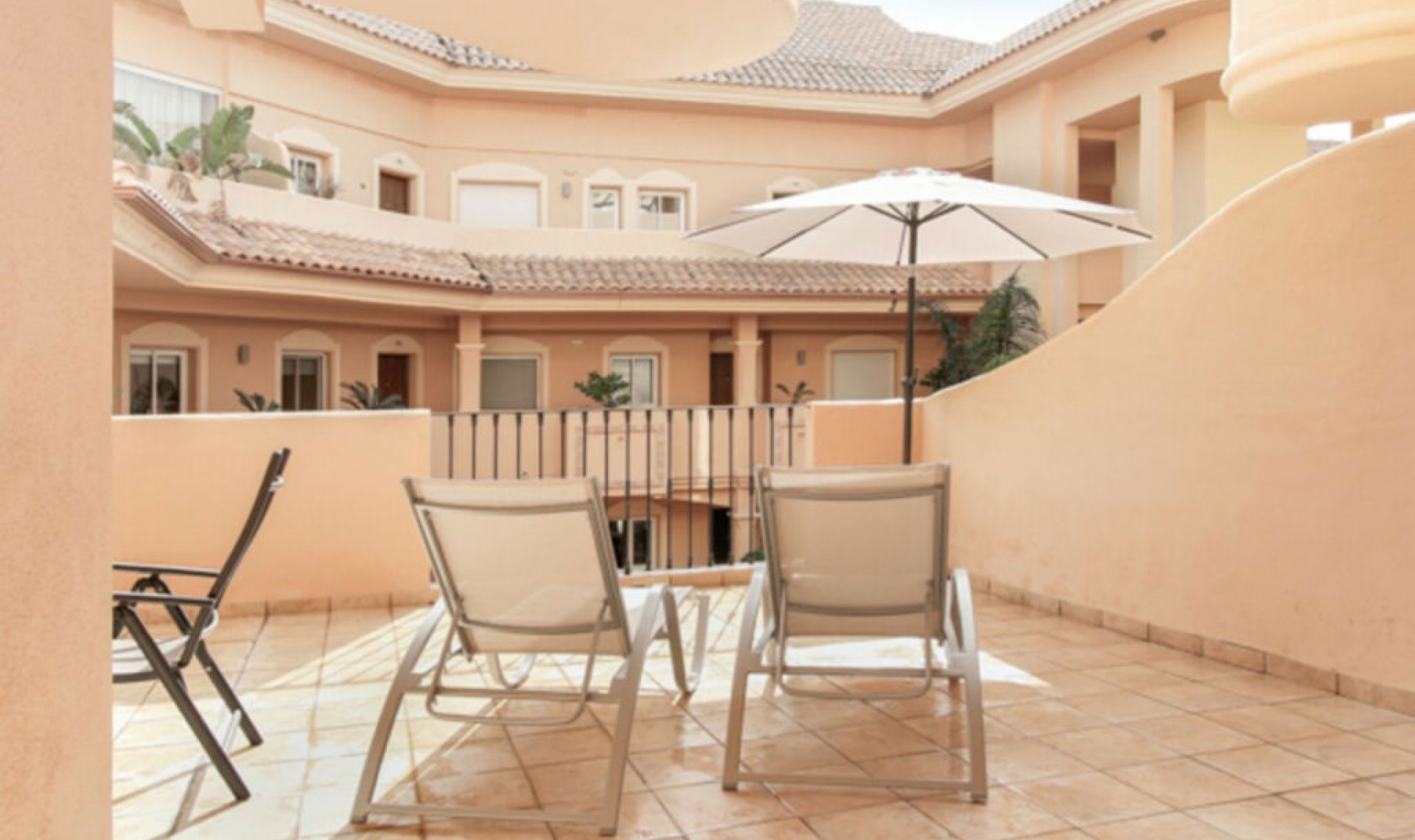 Resale - Apartment -
Aloha