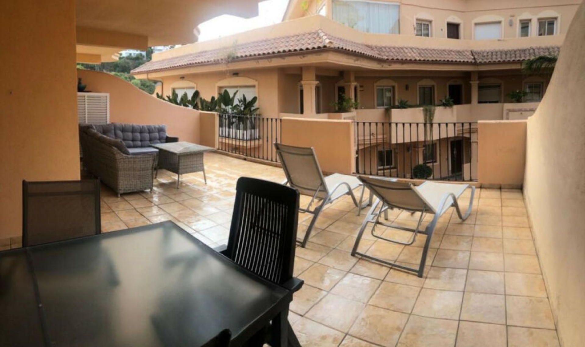 Resale - Apartment -
Aloha