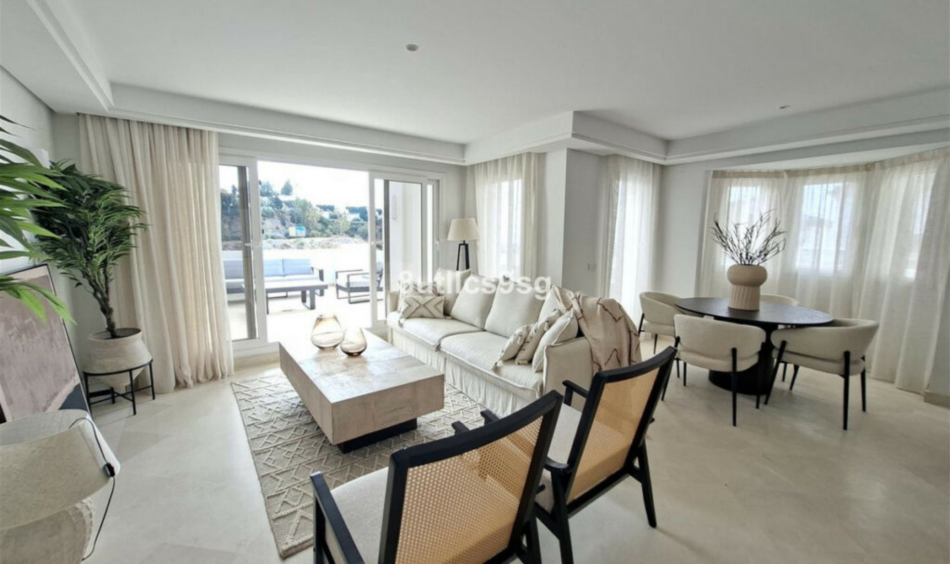 Resale - Apartment -
Aloha