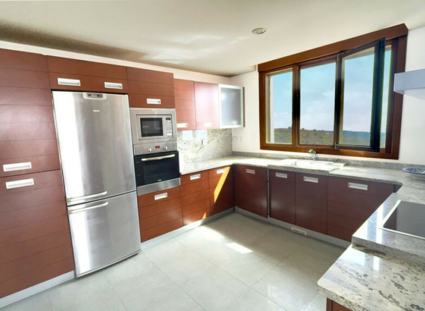 Resale - Apartment -
Altos de los Monteros