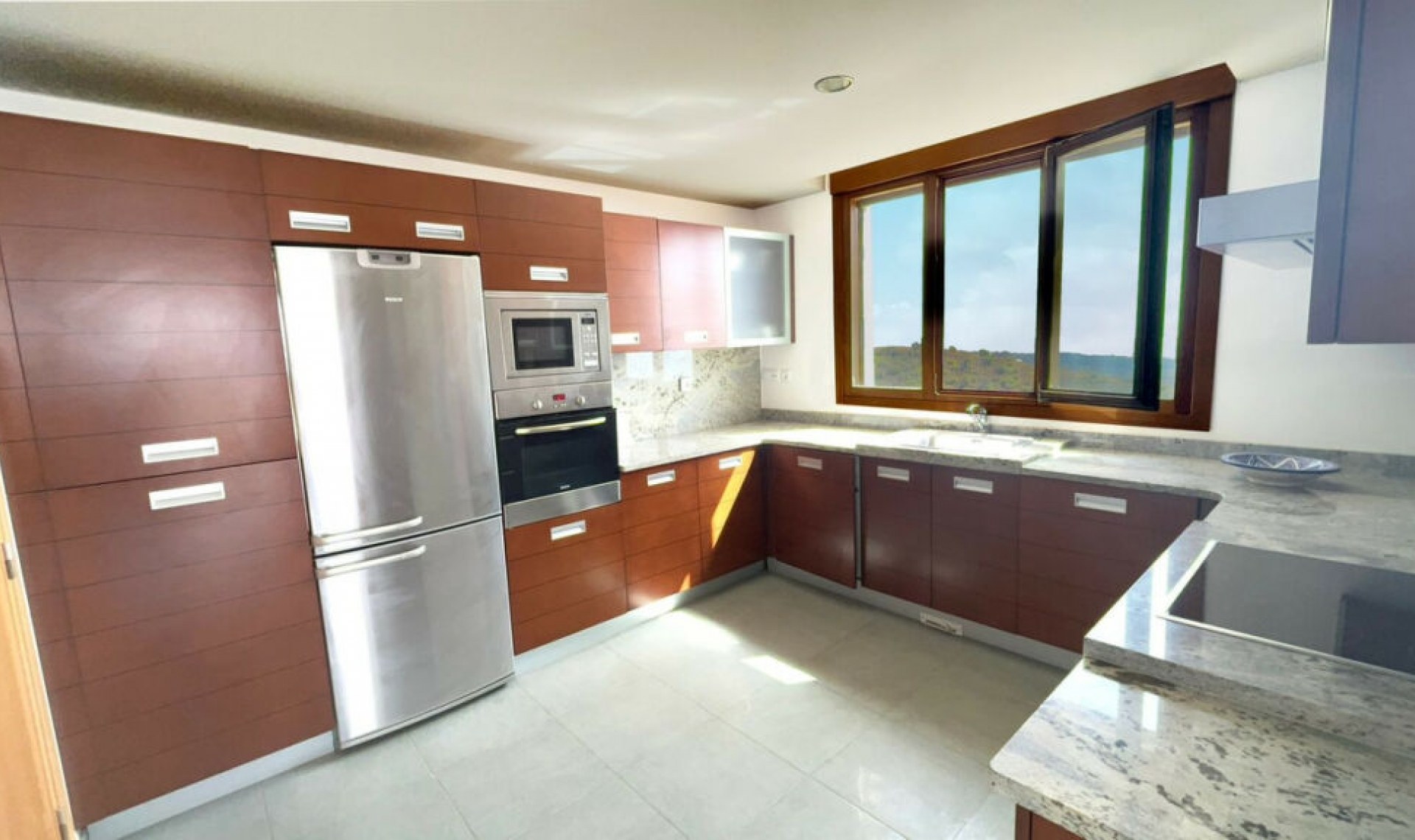 Resale - Apartment -
Altos de los Monteros