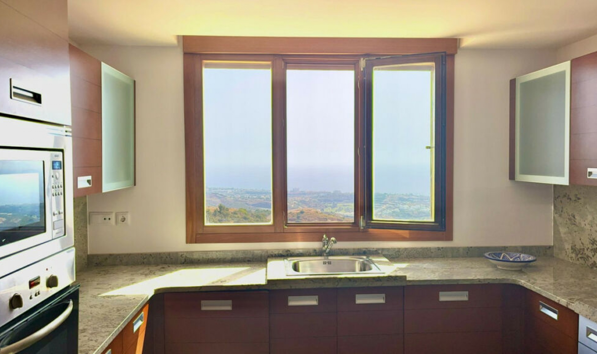 Resale - Apartment -
Altos de los Monteros