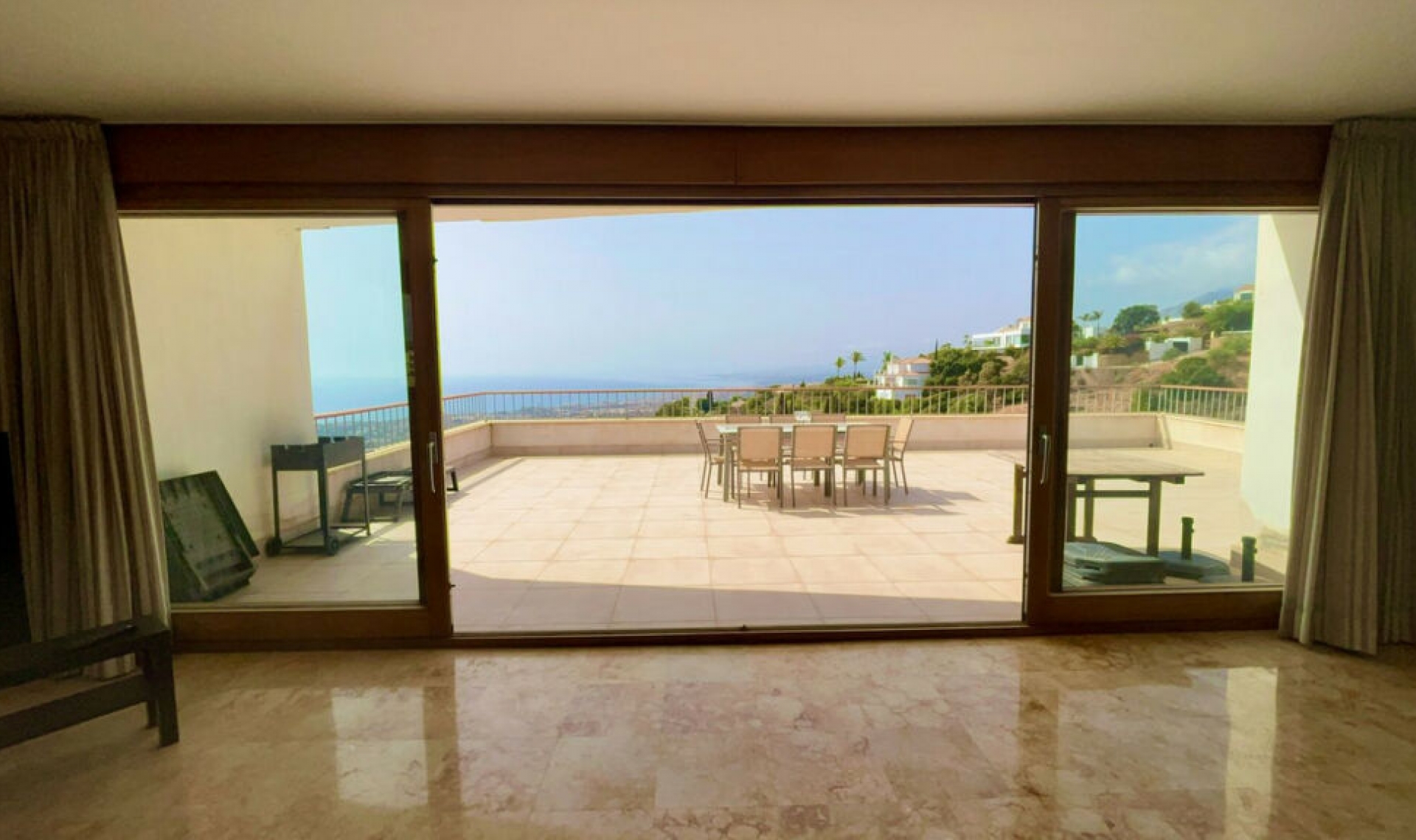 Resale - Apartment -
Altos de los Monteros
