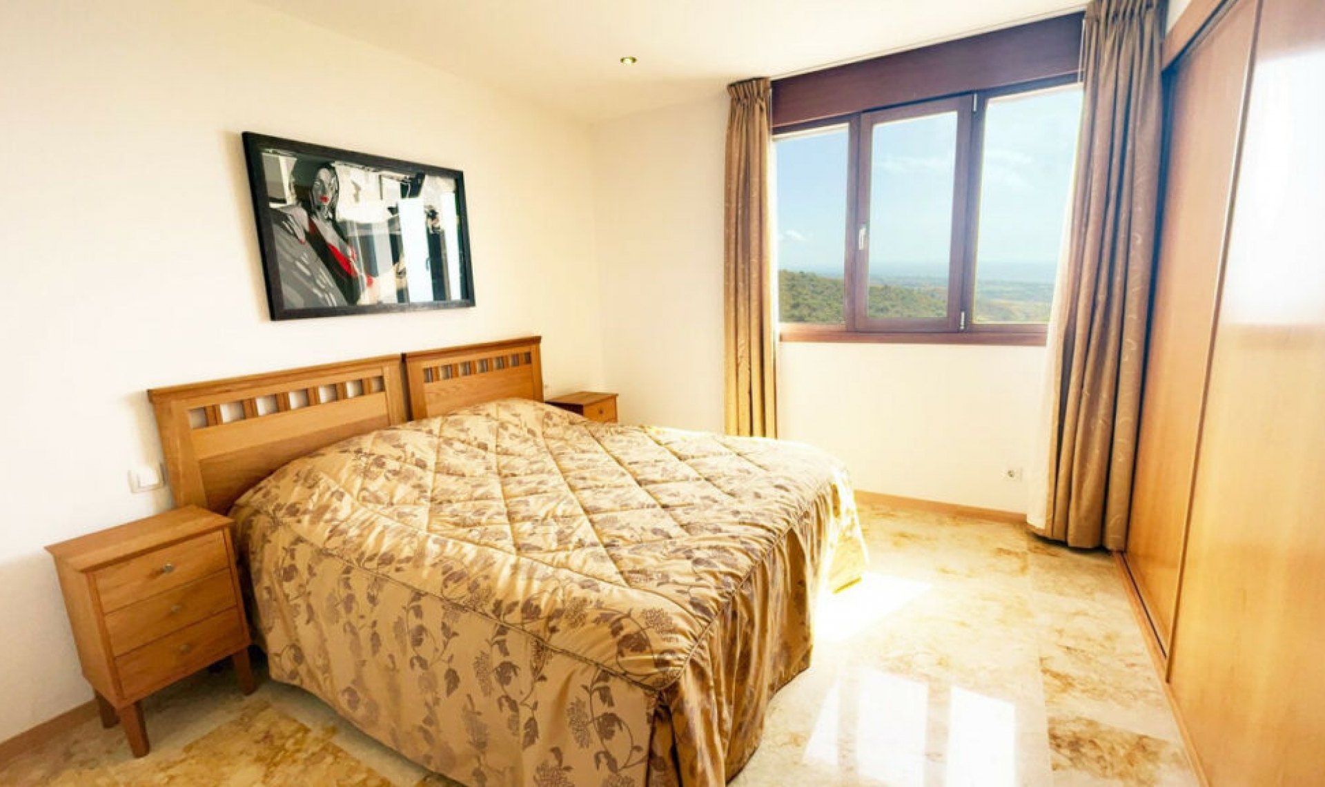 Resale - Apartment -
Altos de los Monteros