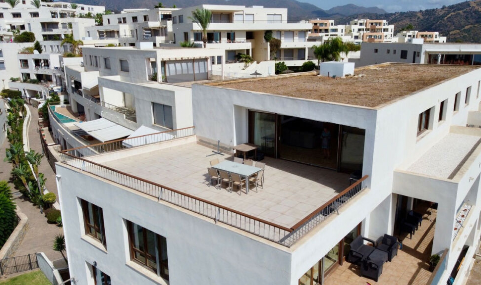 Resale - Apartment -
Altos de los Monteros