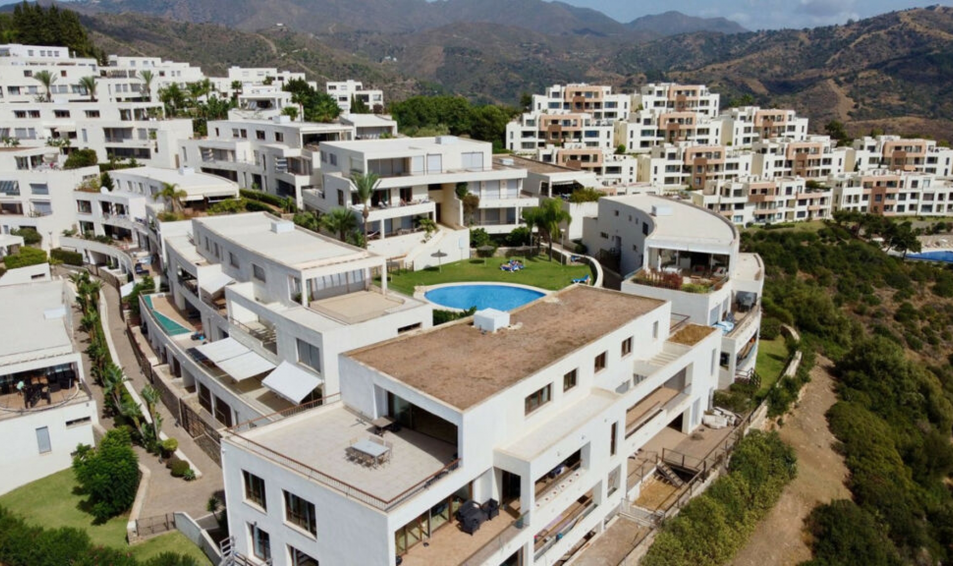 Resale - Apartment -
Altos de los Monteros