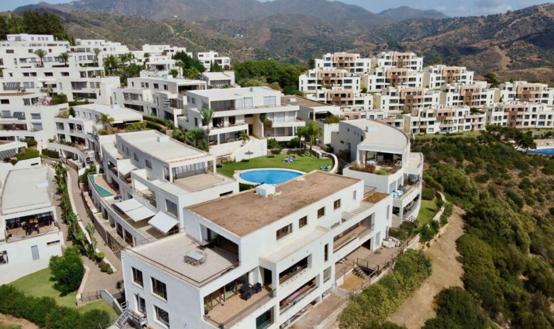 Resale - Apartment -
Altos de los Monteros