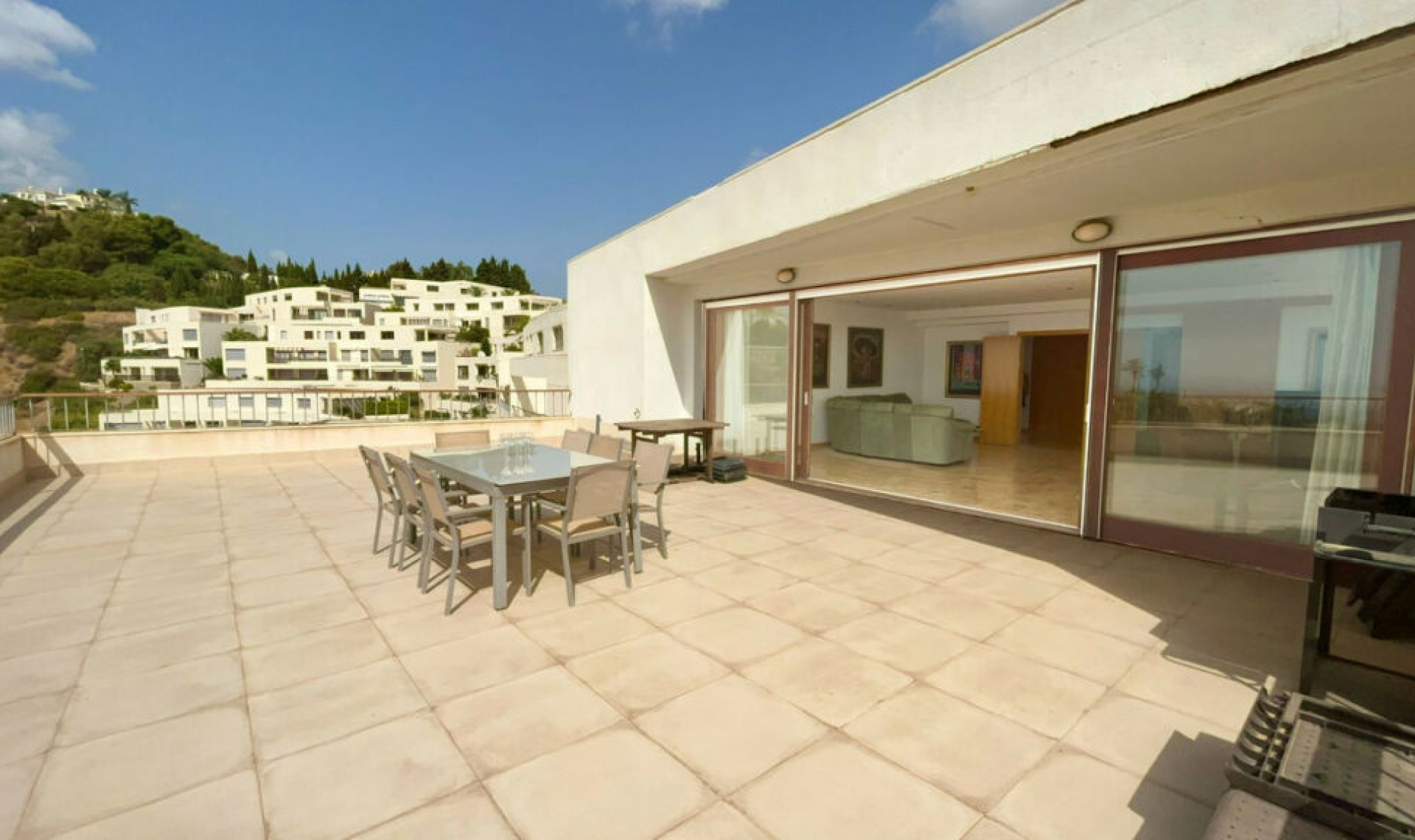 Resale - Apartment -
Altos de los Monteros