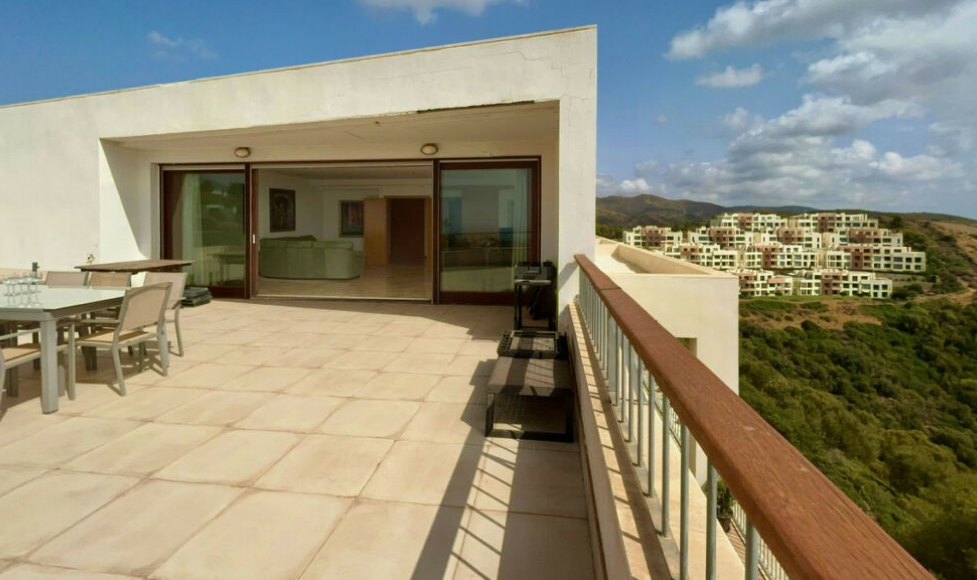 Resale - Apartment -
Altos de los Monteros