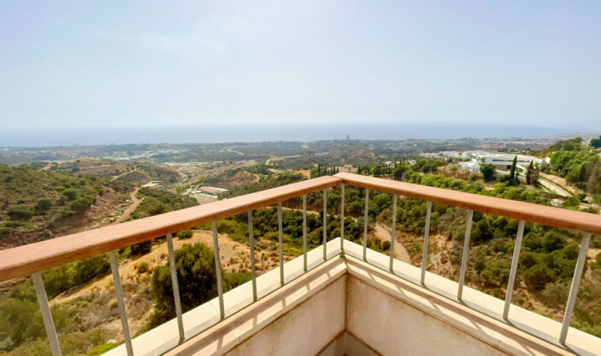 Resale - Apartment -
Altos de los Monteros