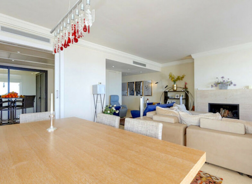 Resale - Apartment -
Altos de los Monteros