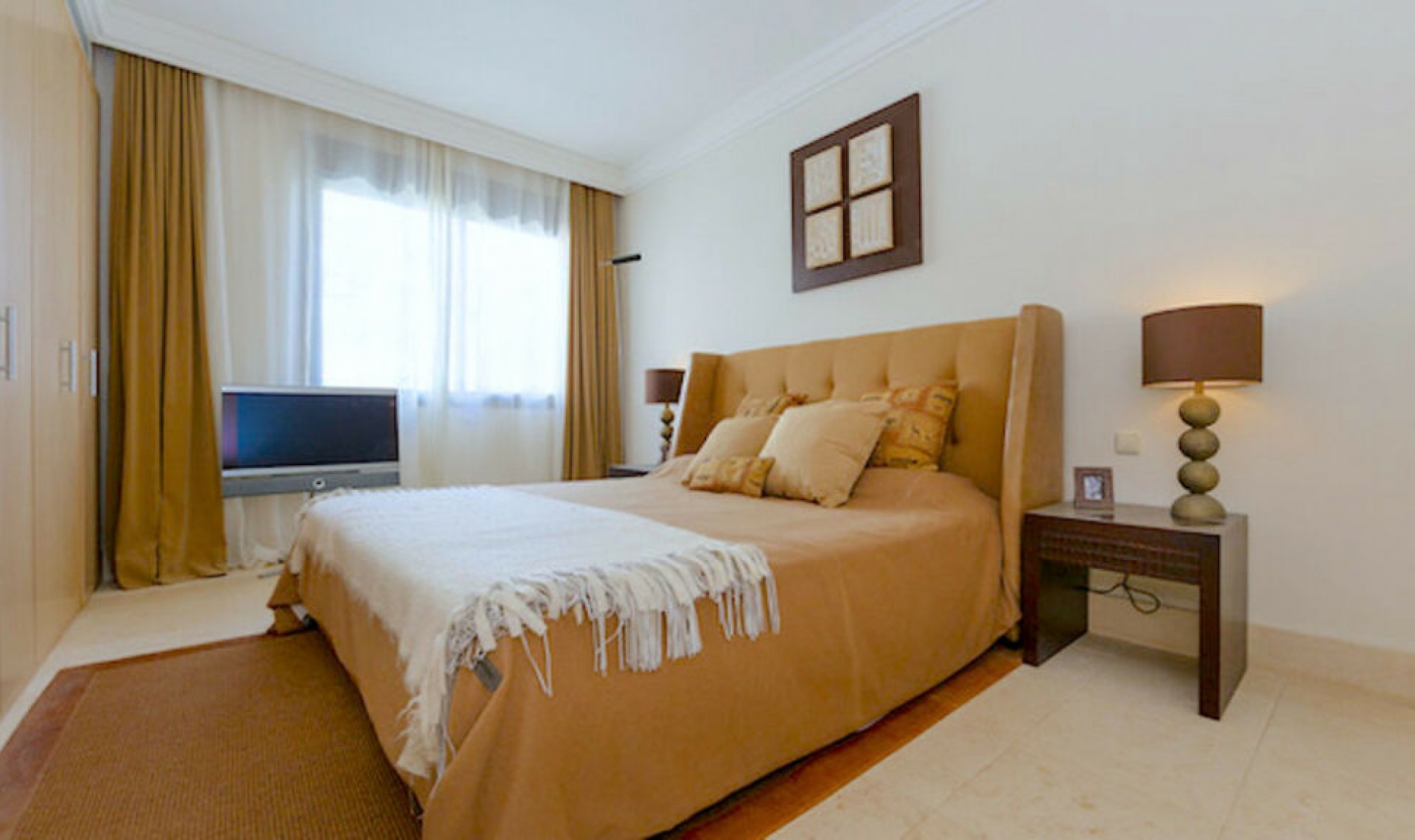Resale - Apartment -
Altos de los Monteros