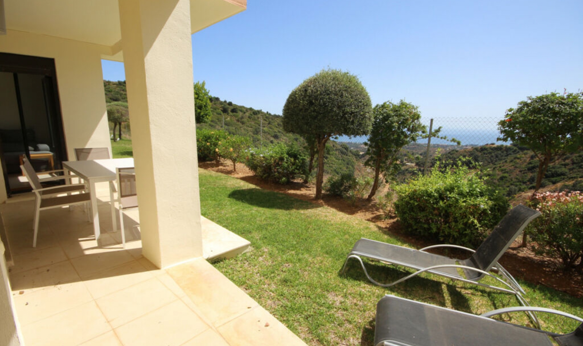 Resale - Apartment -
Altos de los Monteros