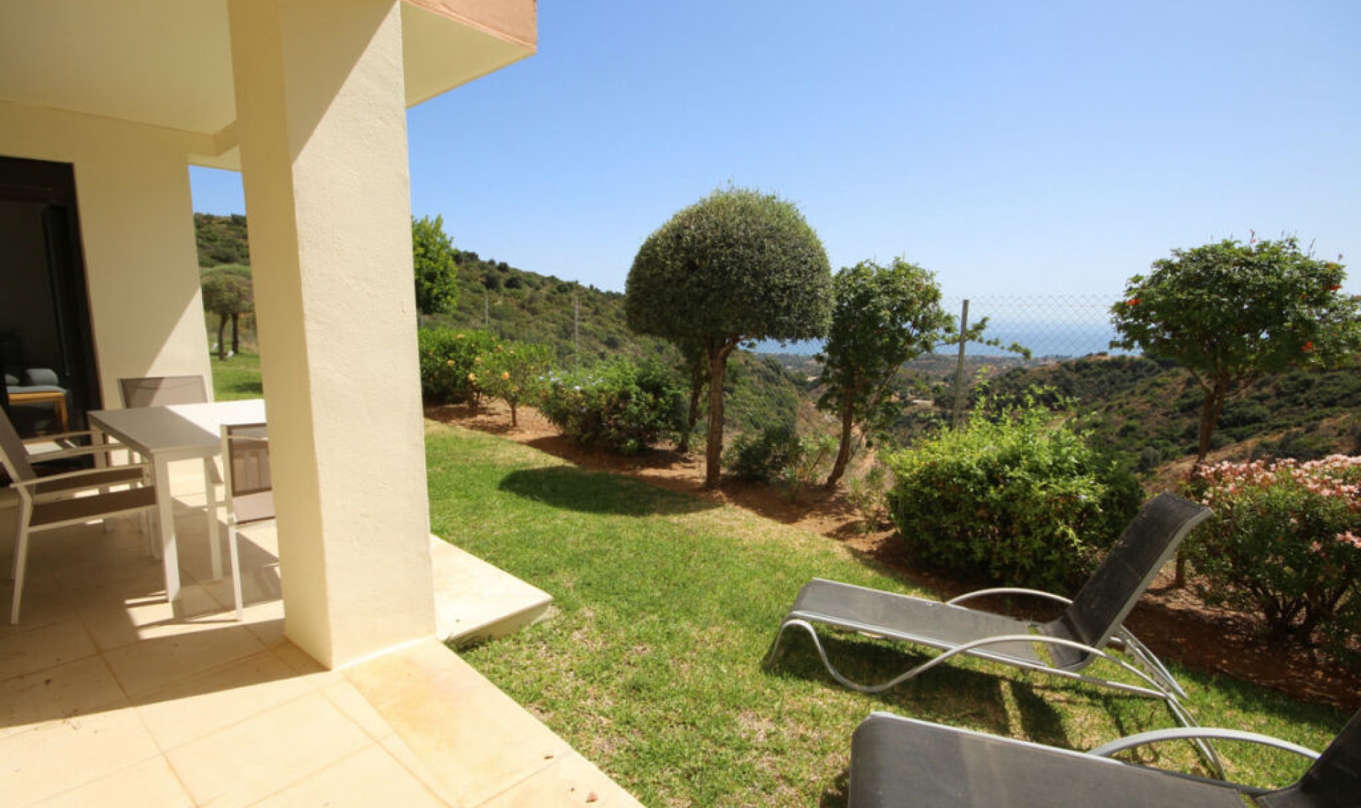 Resale - Apartment -
Altos de los Monteros