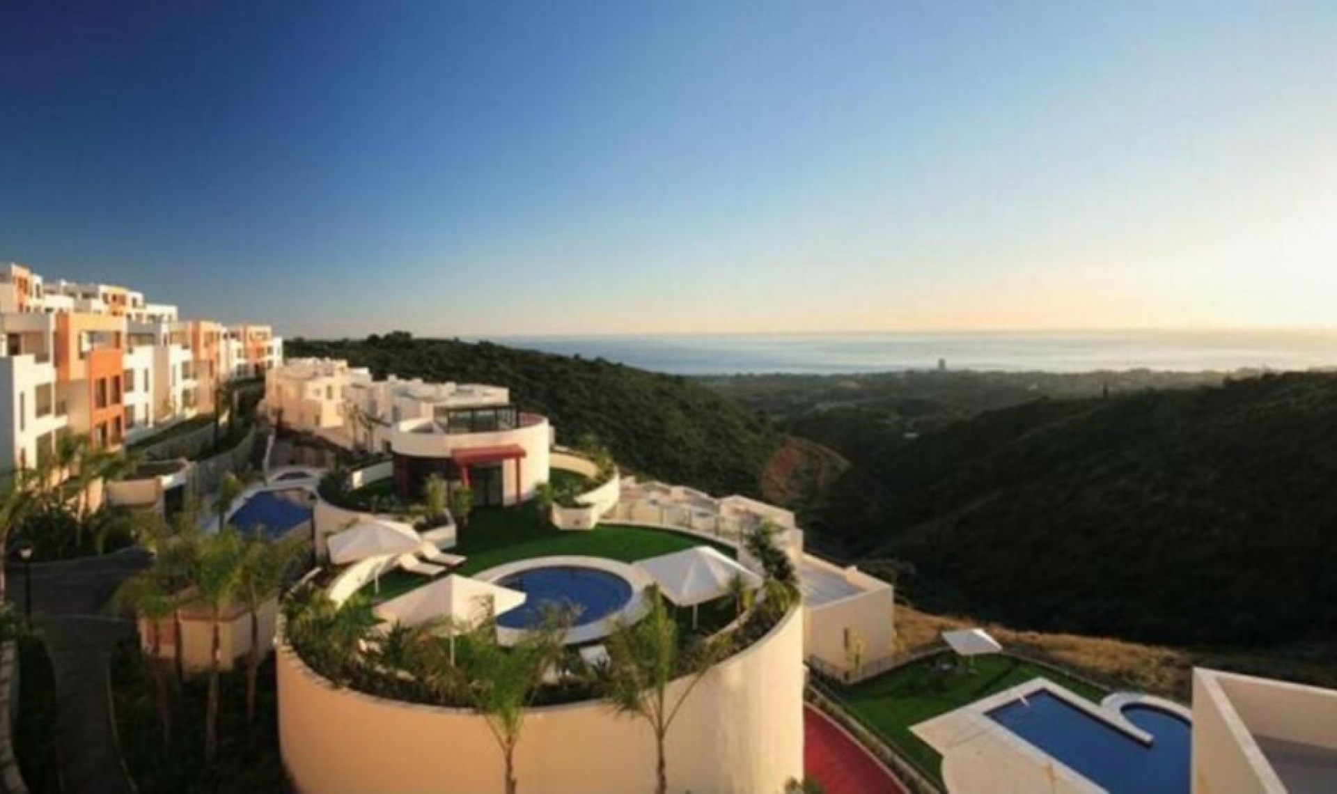 Resale - Apartment -
Altos de los Monteros