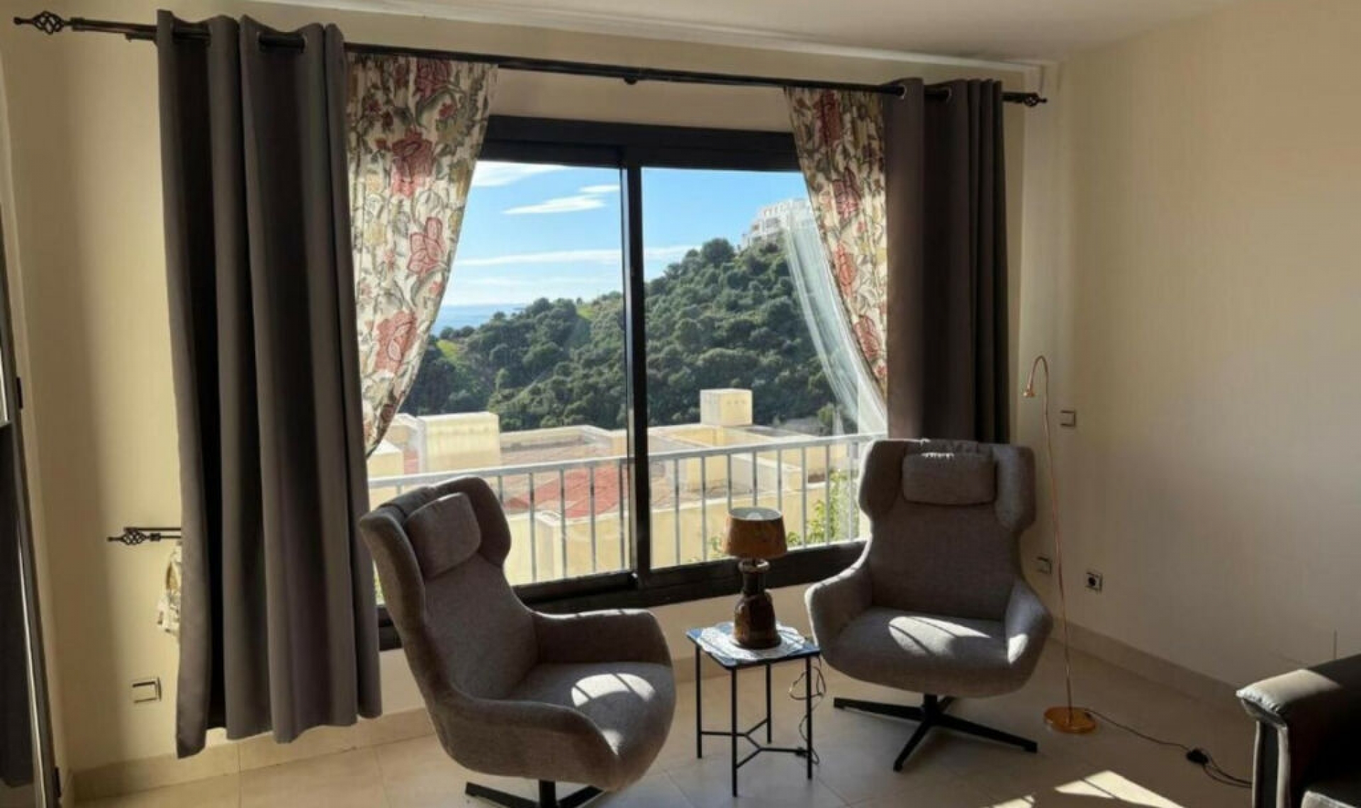 Resale - Apartment -
Altos de los Monteros
