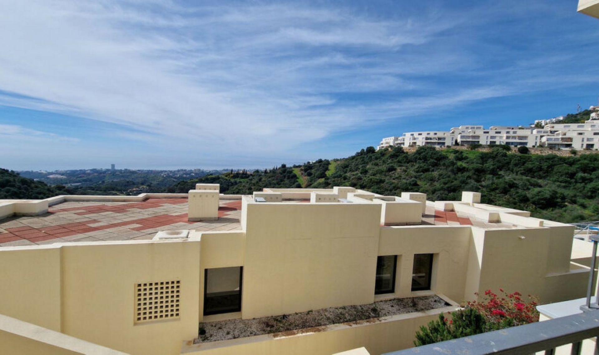 Resale - Apartment -
Altos de los Monteros