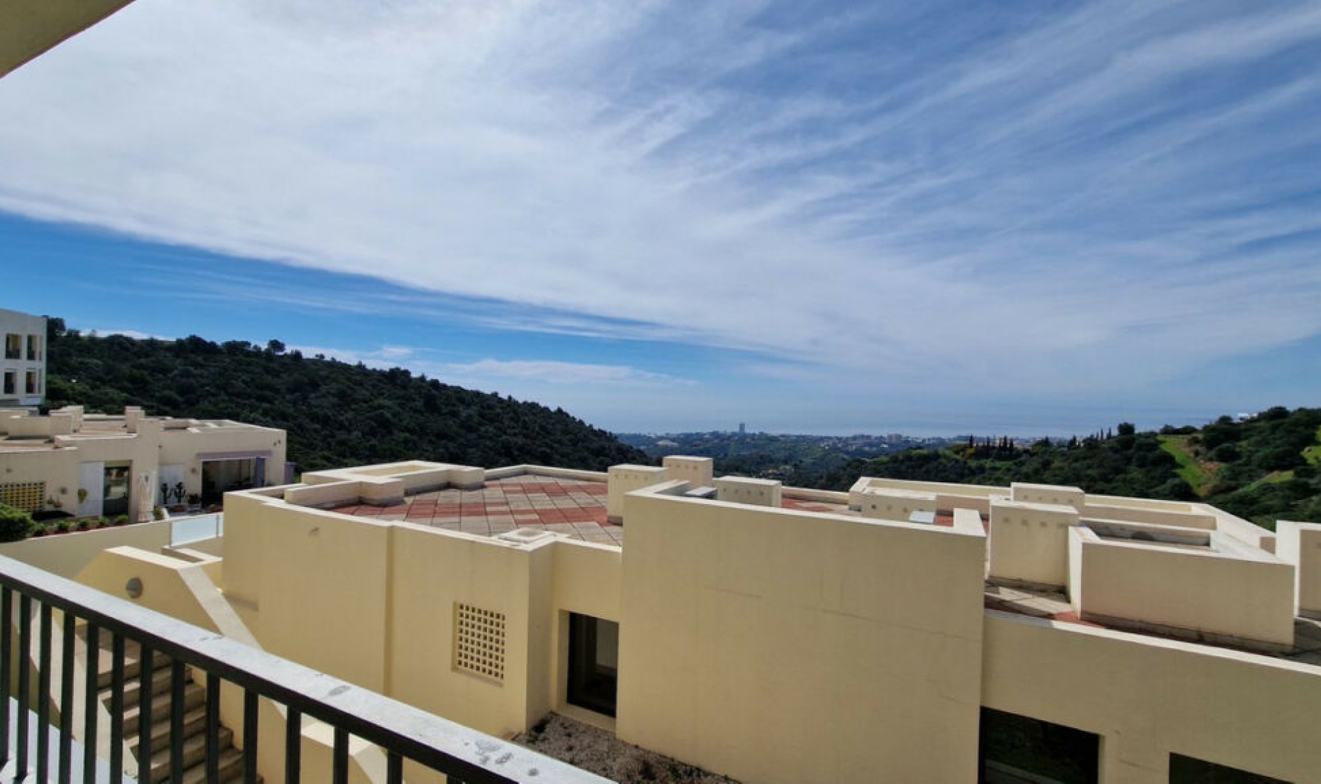 Resale - Apartment -
Altos de los Monteros