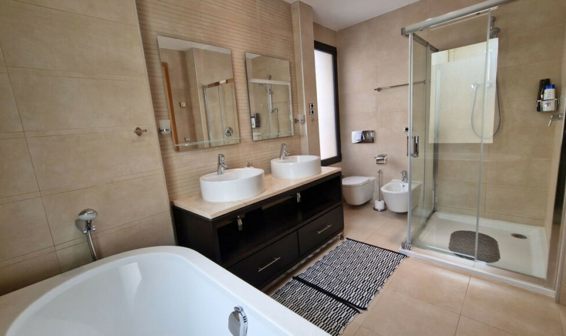 Resale - Apartment -
Altos de los Monteros