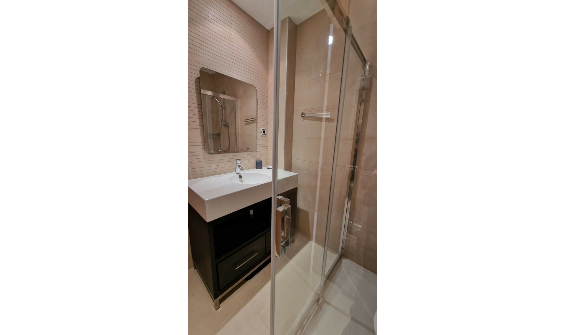 Resale - Apartment -
Altos de los Monteros