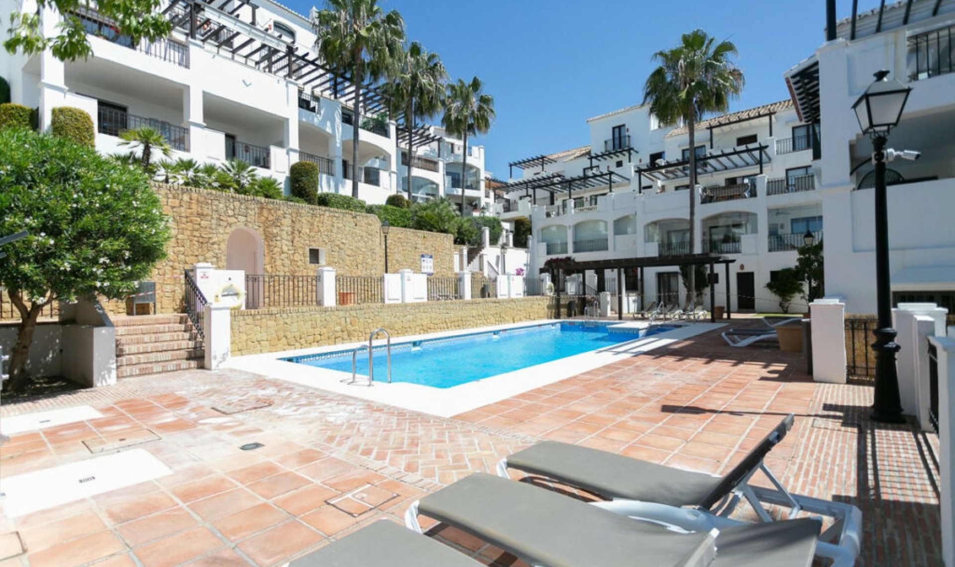 Resale - Apartment -
Altos de los Monteros
