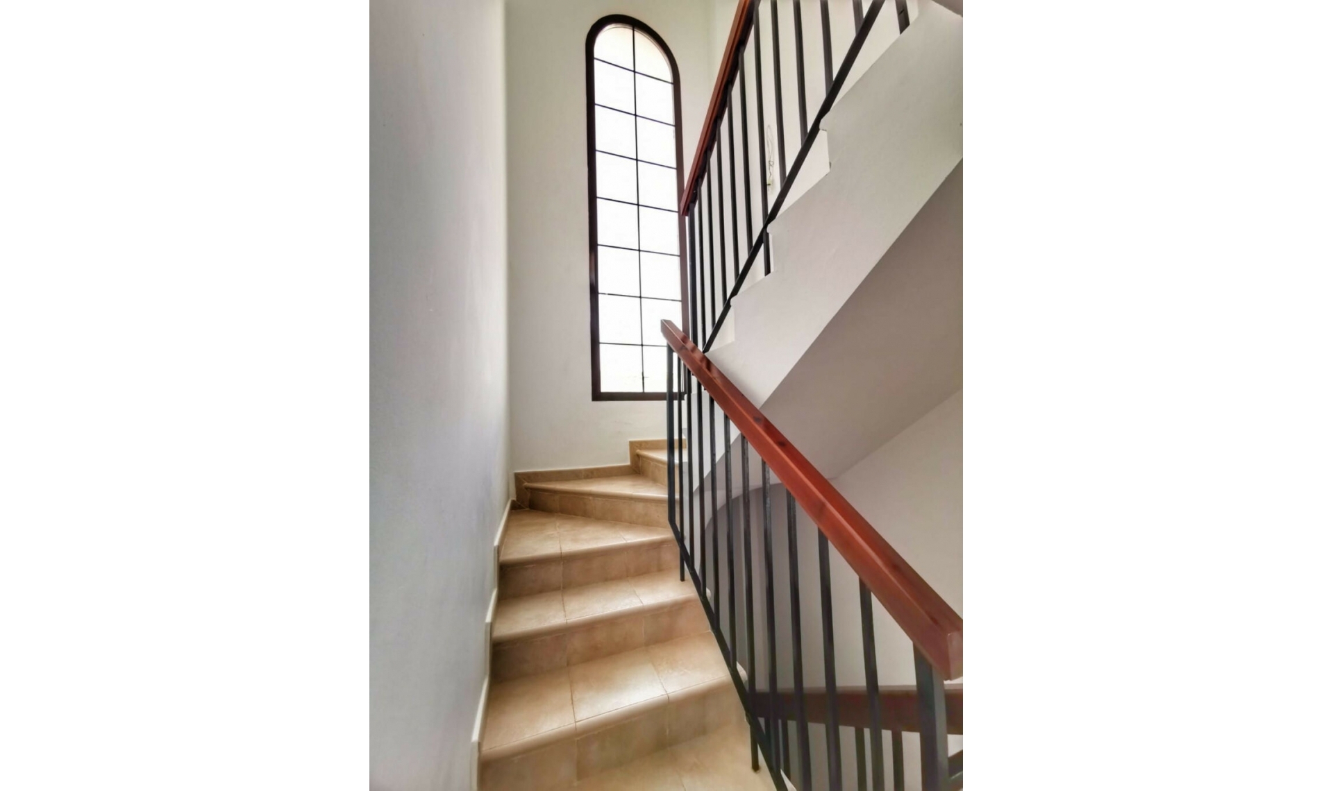 Resale - Apartment -
Altos de los Monteros