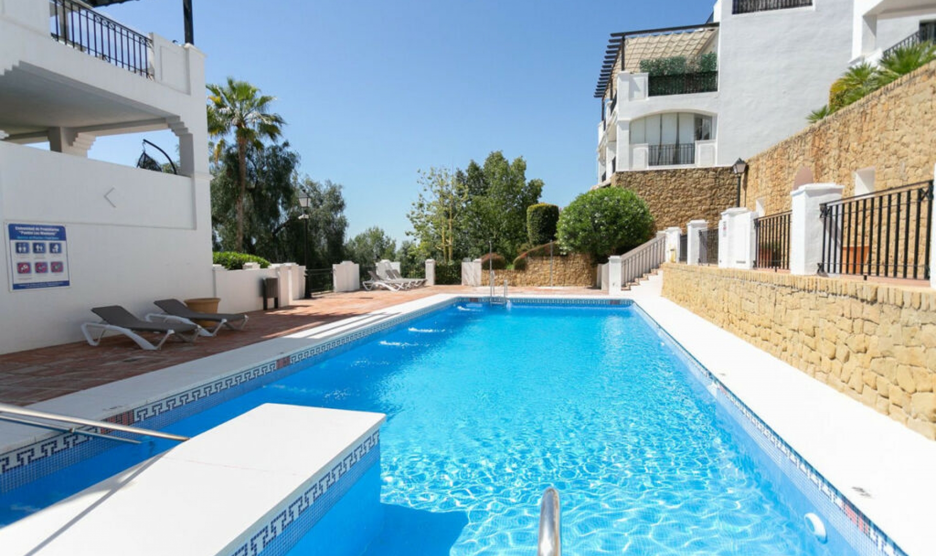 Resale - Apartment -
Altos de los Monteros