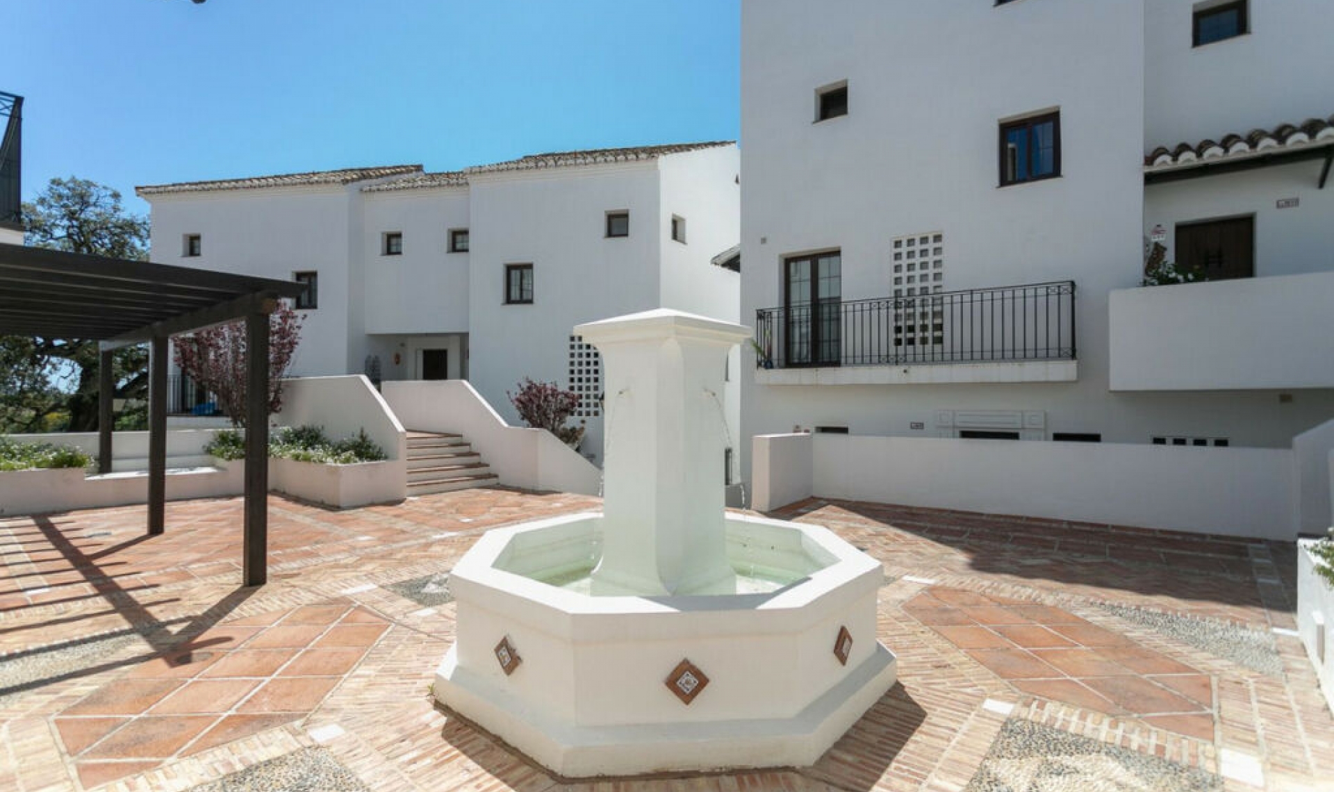 Resale - Apartment -
Altos de los Monteros