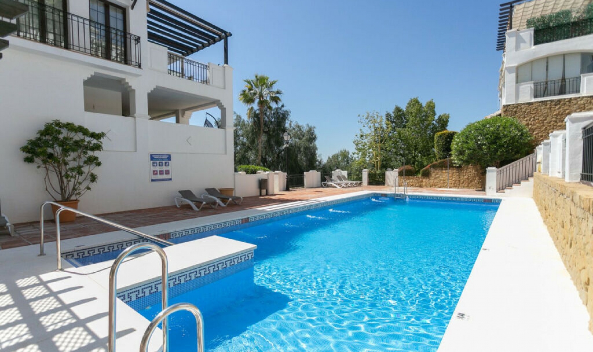 Resale - Apartment -
Altos de los Monteros