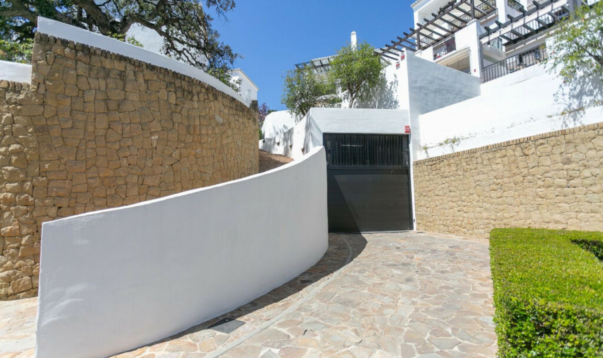 Resale - Apartment -
Altos de los Monteros