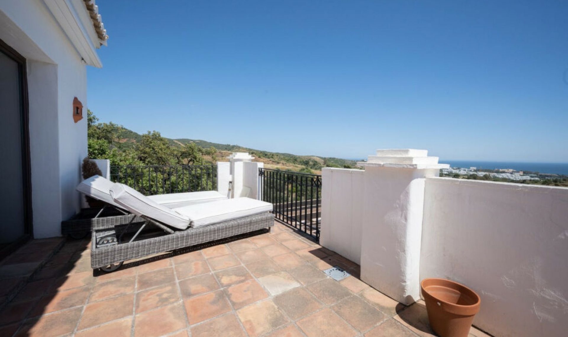 Resale - Apartment -
Altos de los Monteros