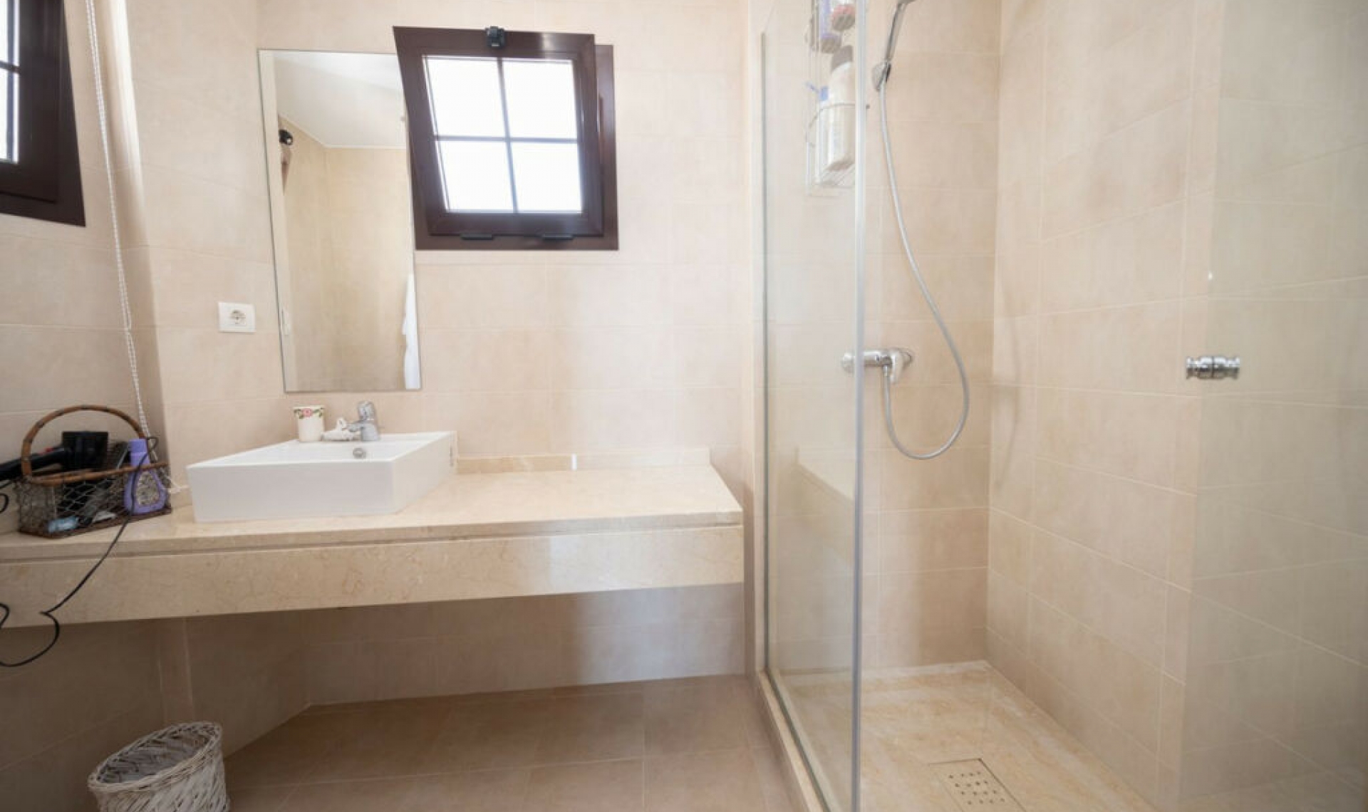 Resale - Apartment -
Altos de los Monteros