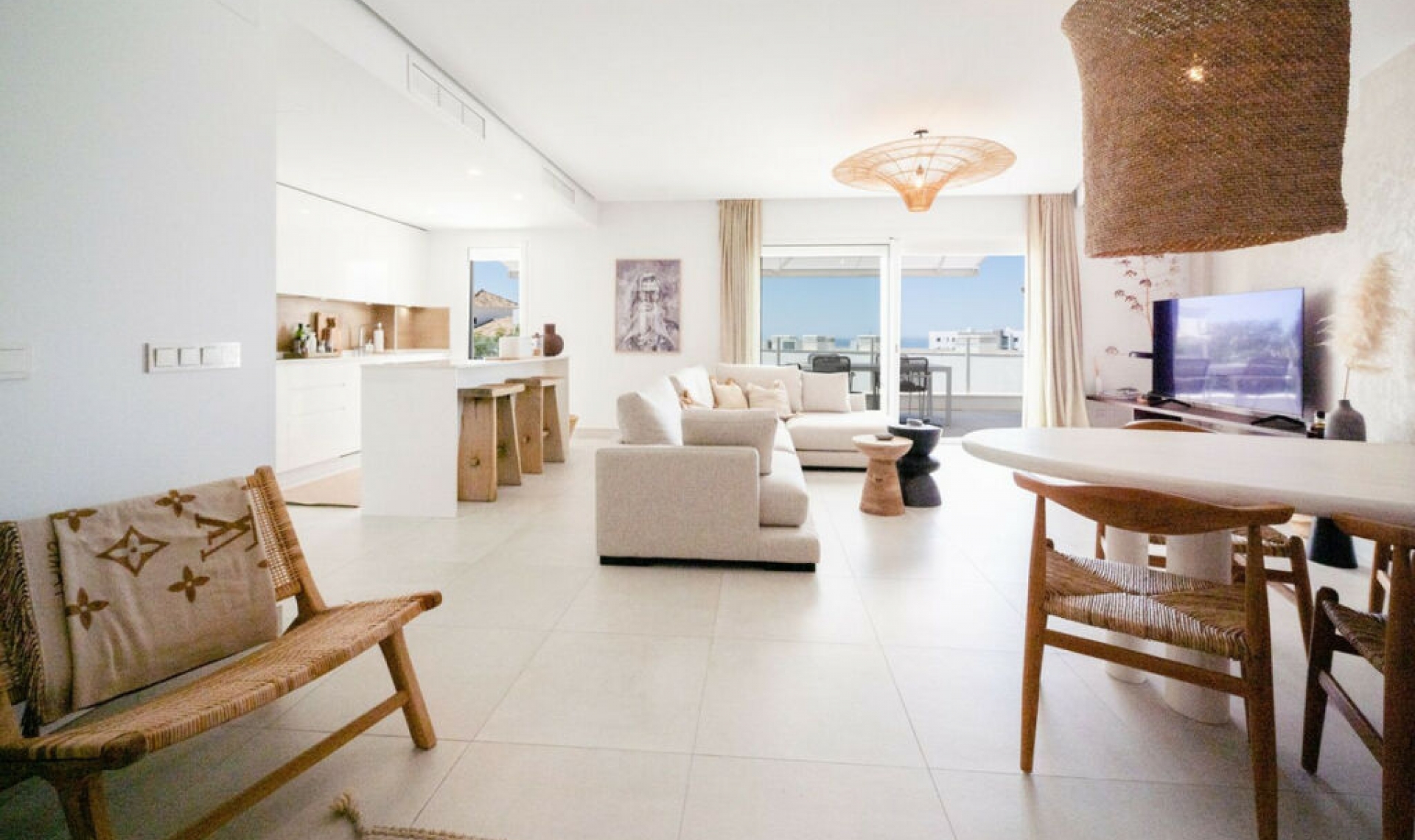Resale - Apartment -
Altos de los Monteros