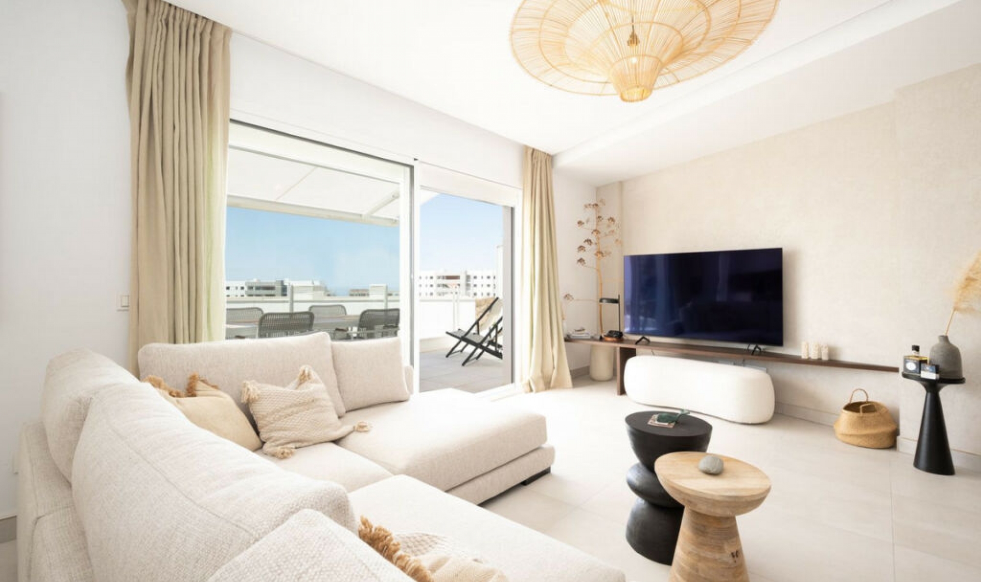 Resale - Apartment -
Altos de los Monteros