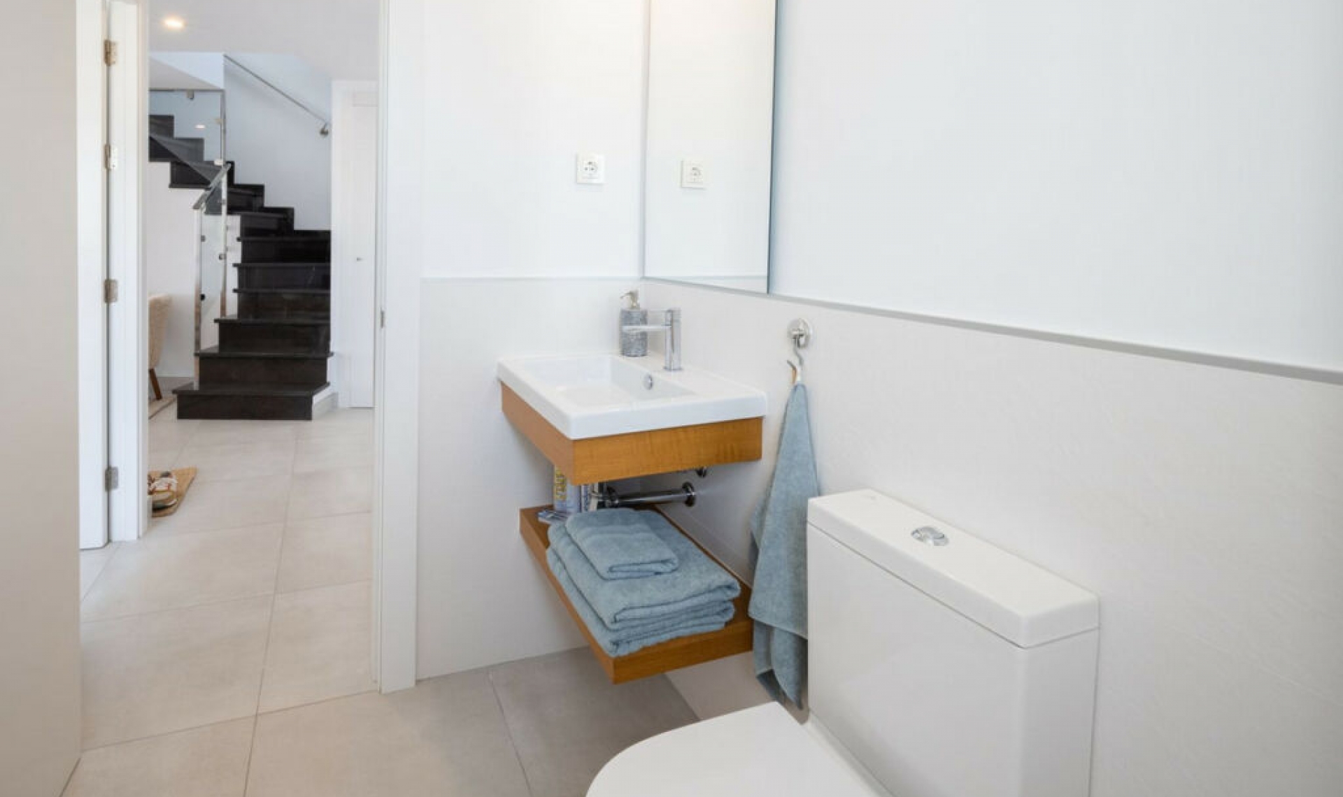 Resale - Apartment -
Altos de los Monteros