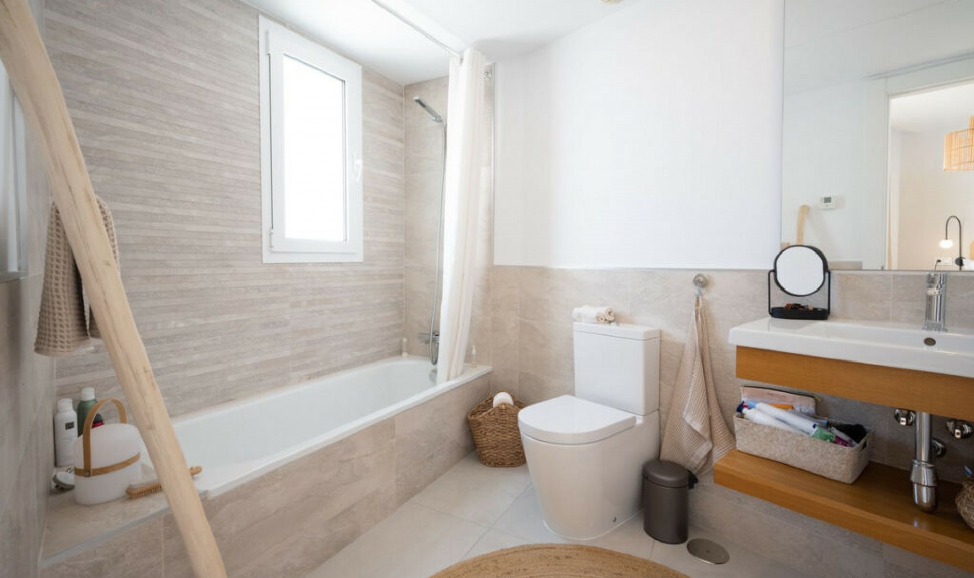 Resale - Apartment -
Altos de los Monteros
