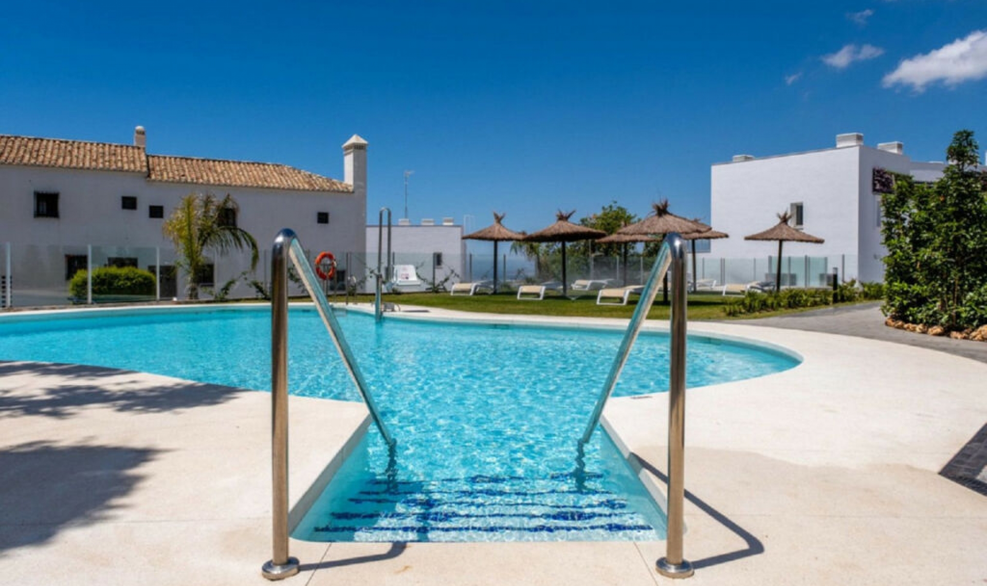 Resale - Apartment -
Altos de los Monteros