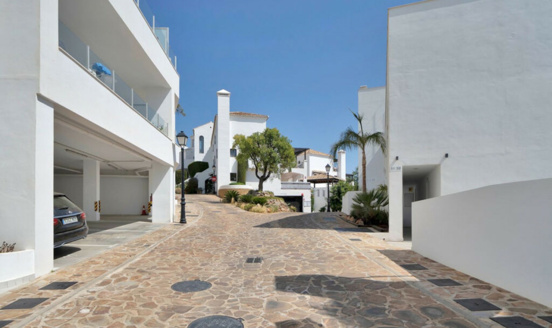 Resale - Apartment -
Altos de los Monteros