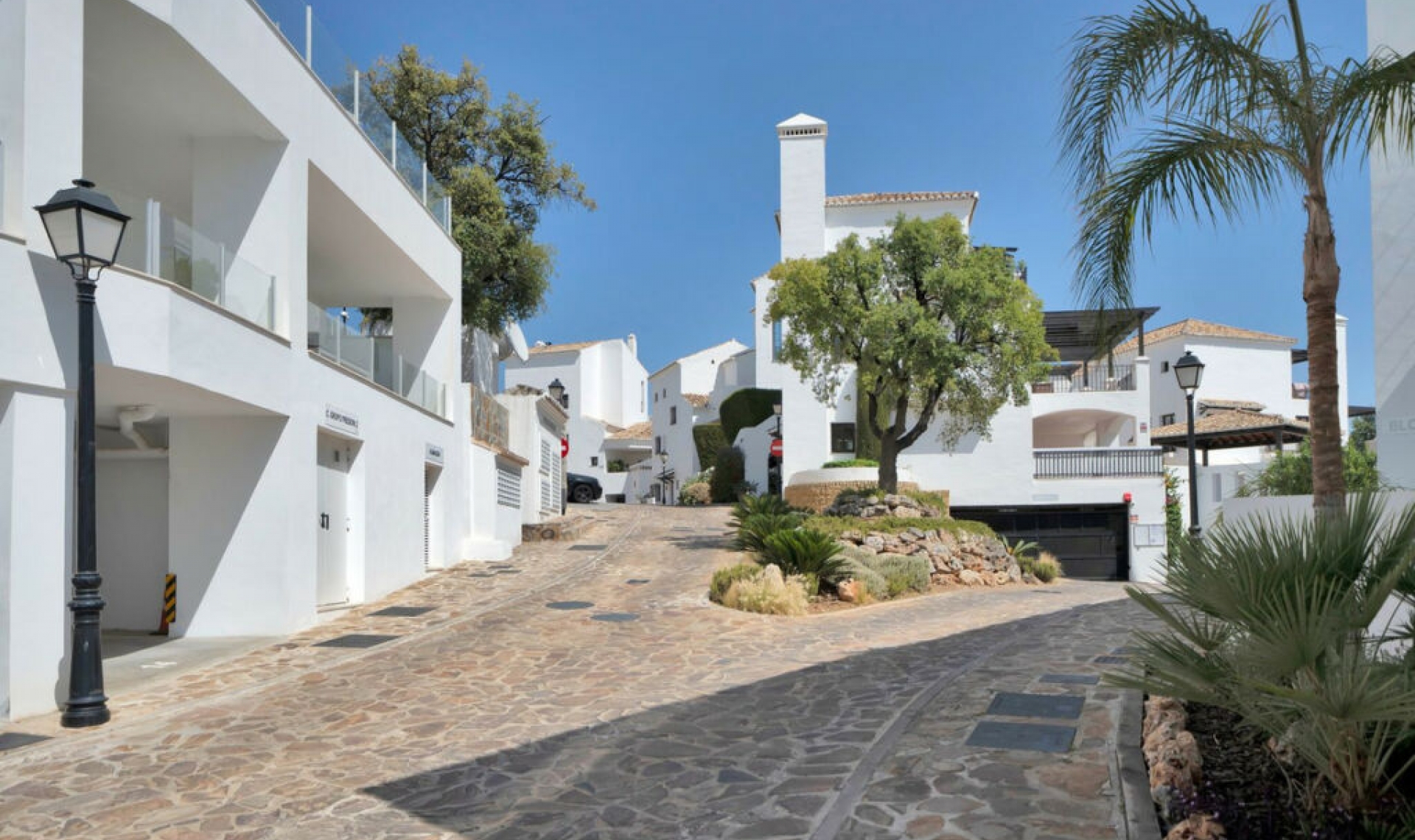 Resale - Apartment -
Altos de los Monteros