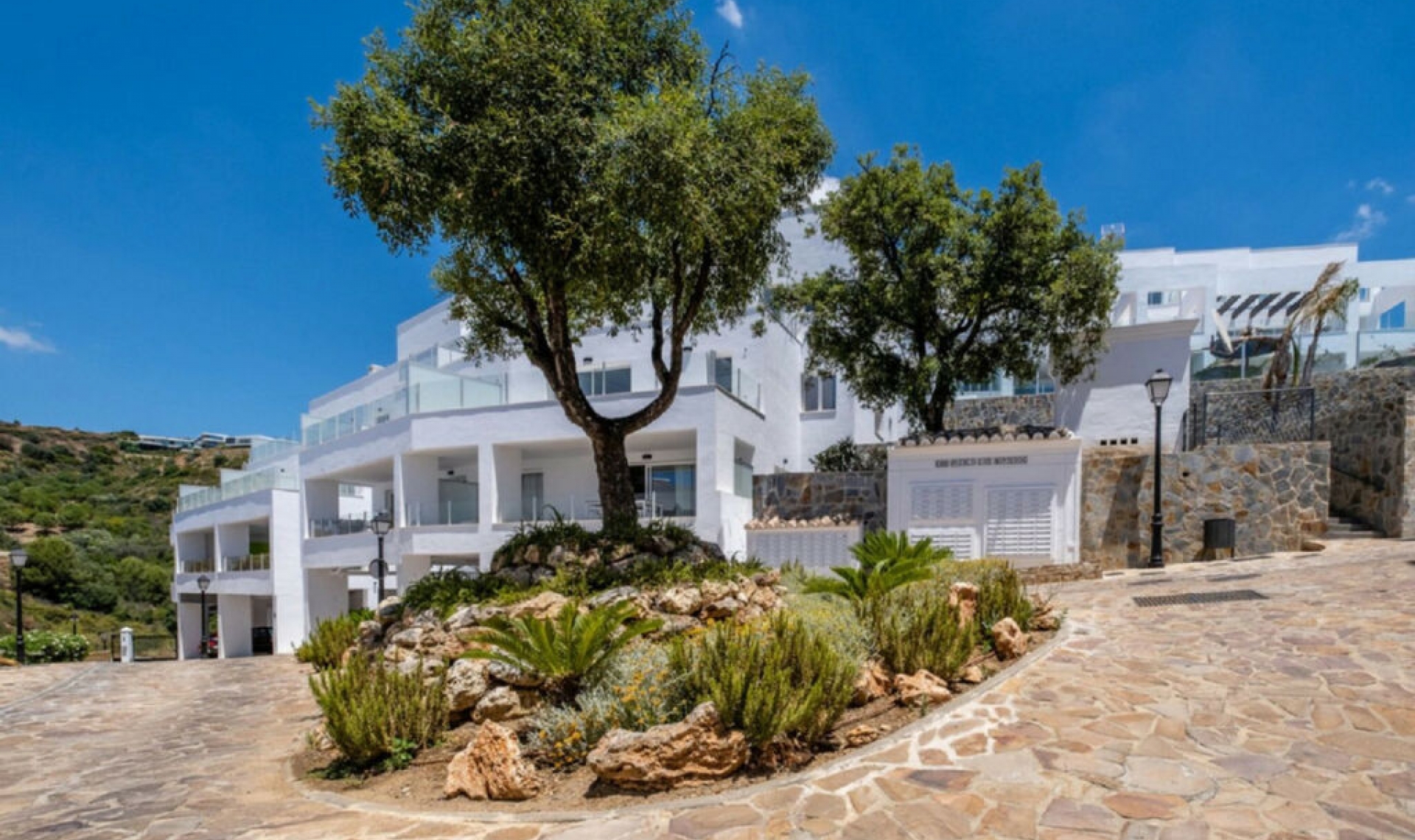 Resale - Apartment -
Altos de los Monteros
