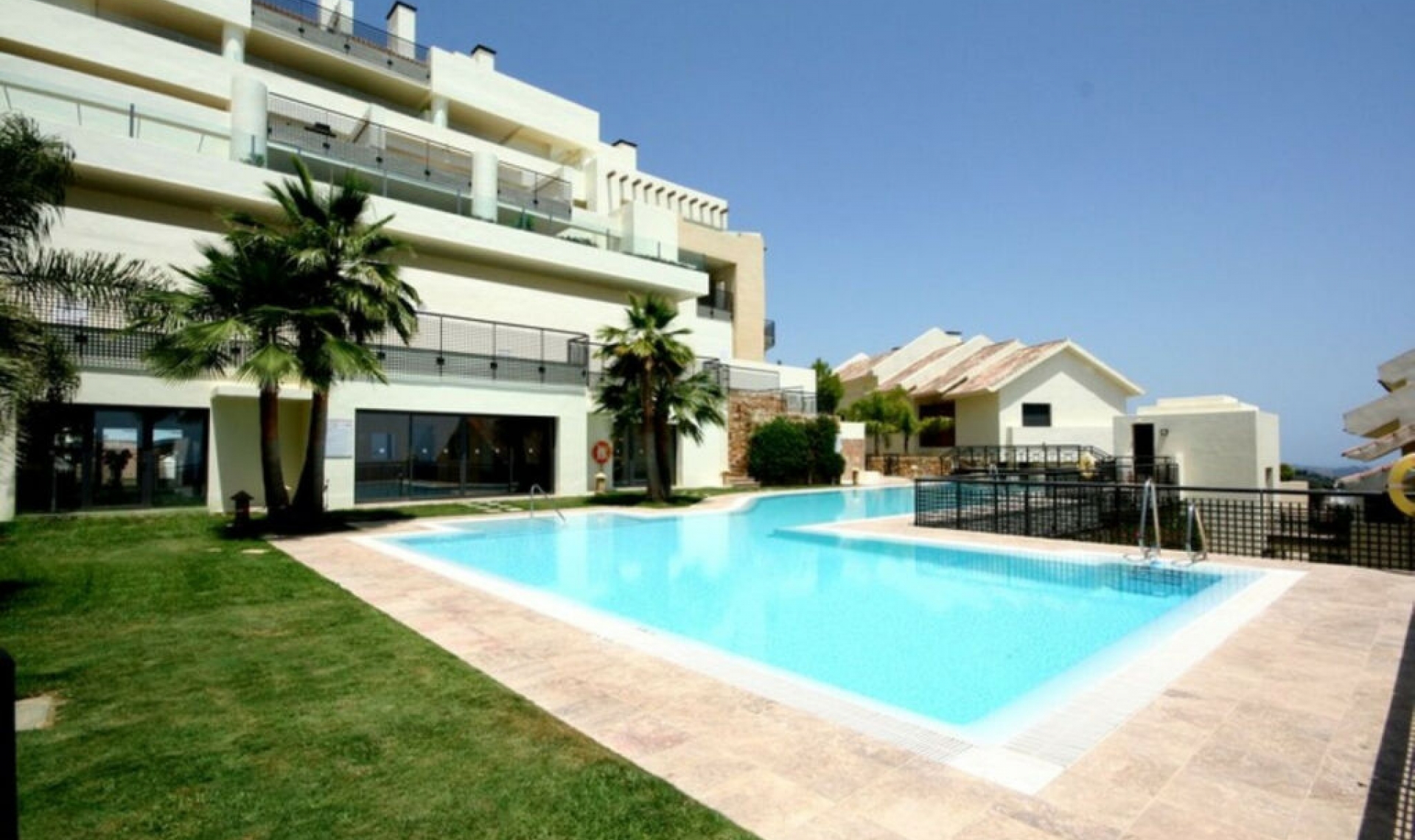 Resale - Apartment -
Altos de los Monteros