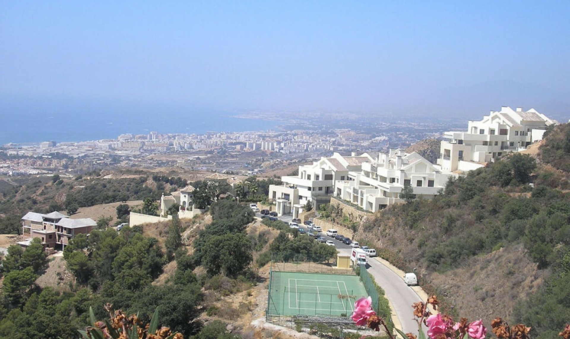 Resale - Apartment -
Altos de los Monteros