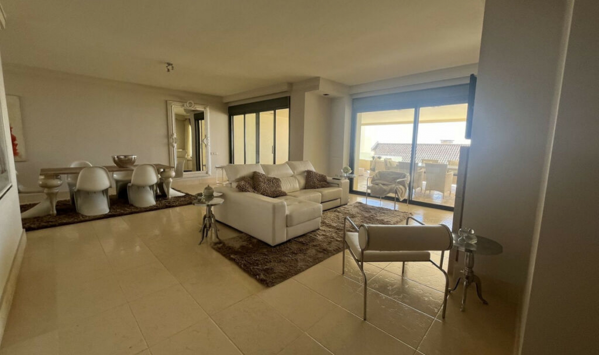 Resale - Apartment -
Altos de los Monteros