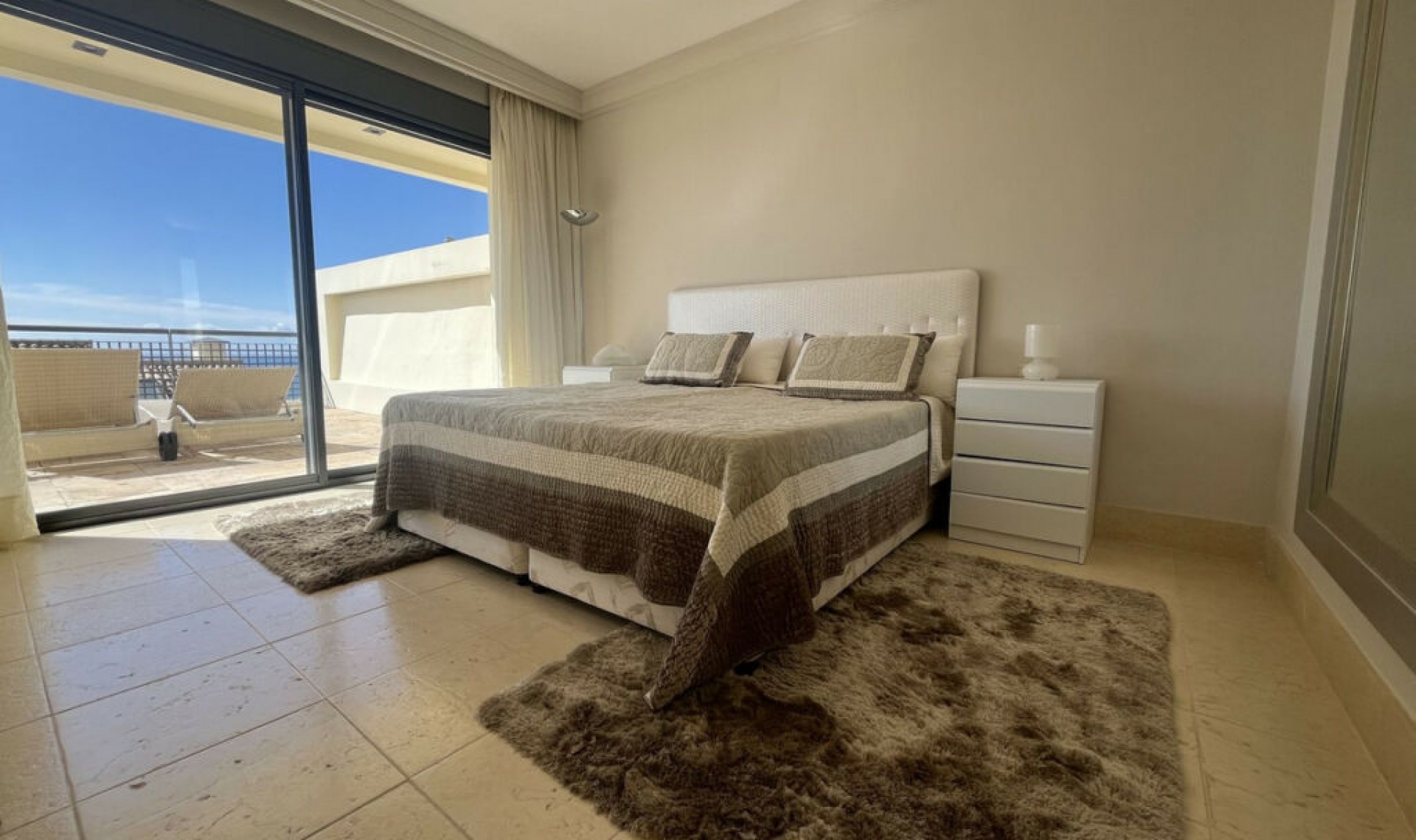 Resale - Apartment -
Altos de los Monteros