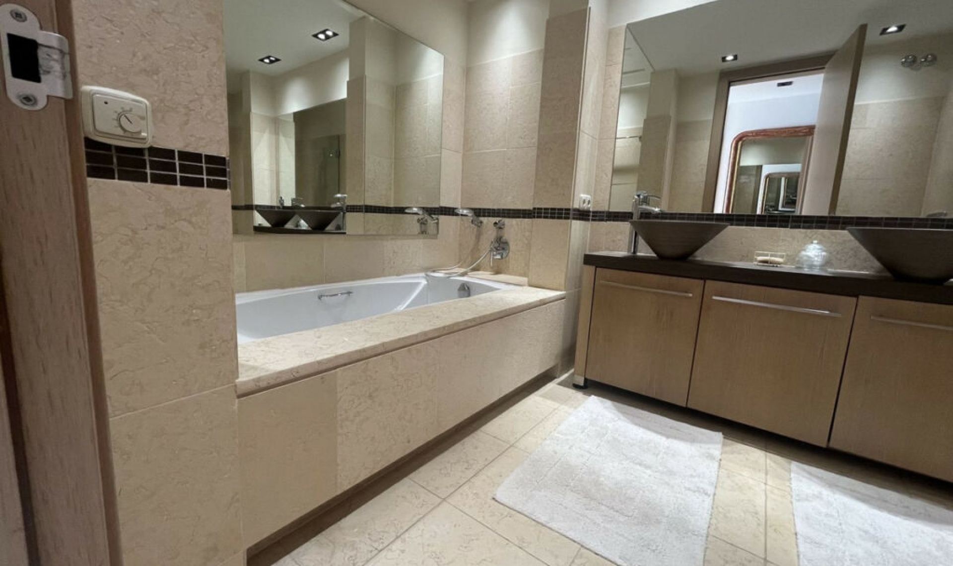 Resale - Apartment -
Altos de los Monteros